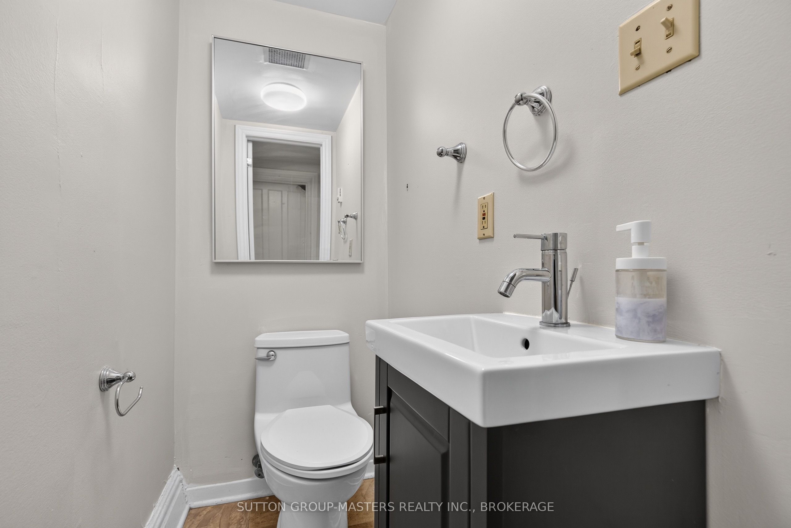 380 Barrie Street Property Photo 14