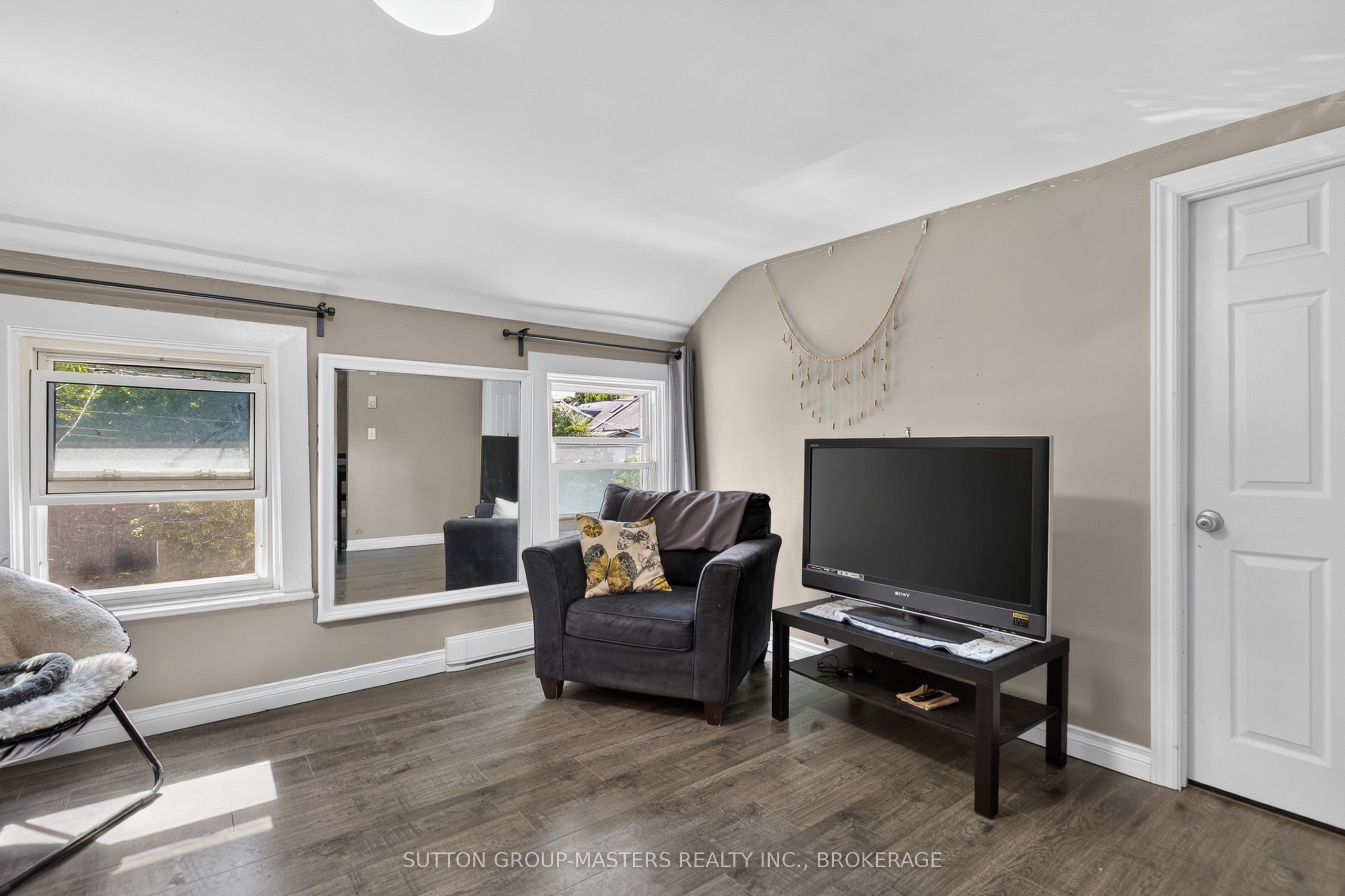 380 Barrie Street Property Photo 24