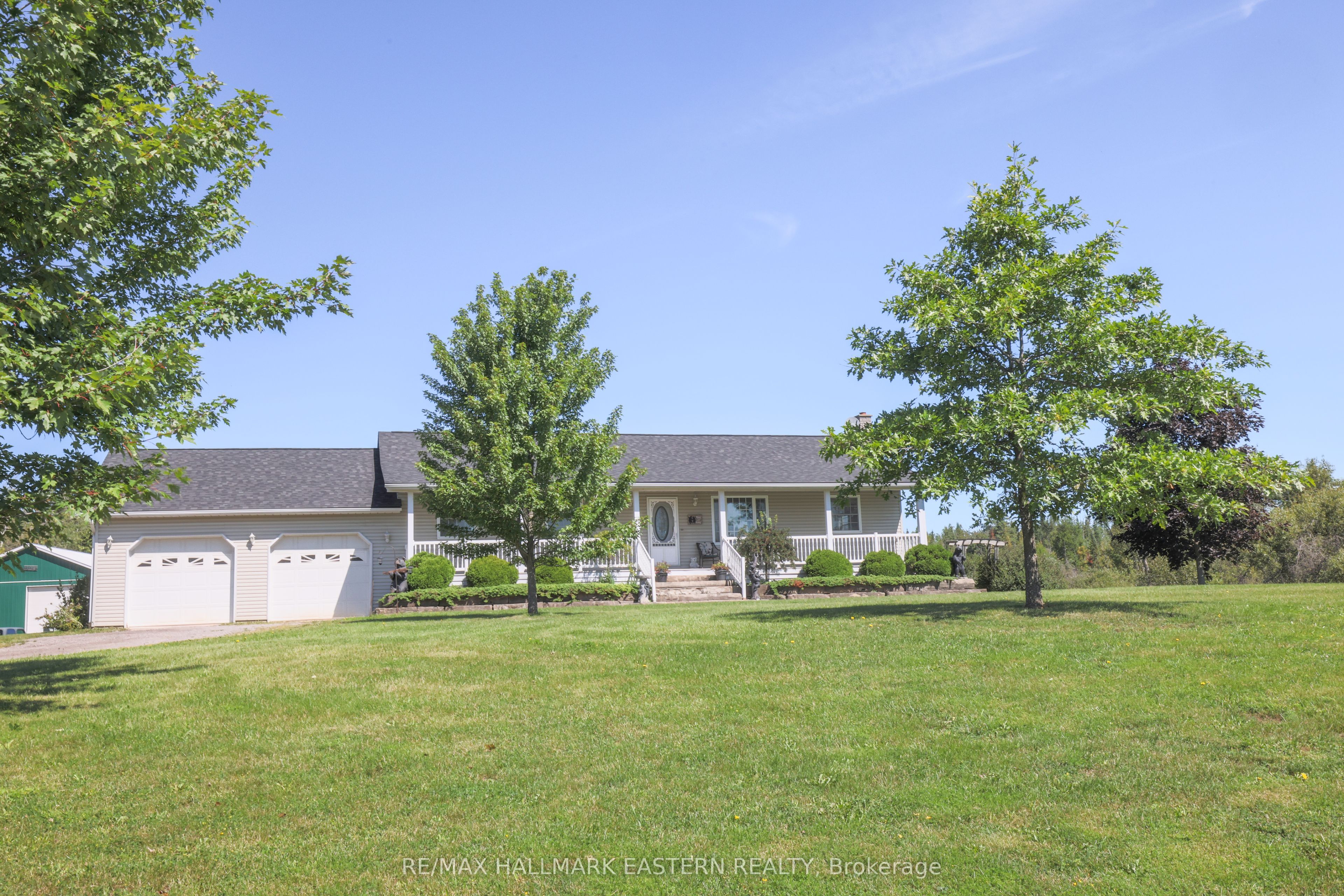 1738 8th Line Property Photo 1