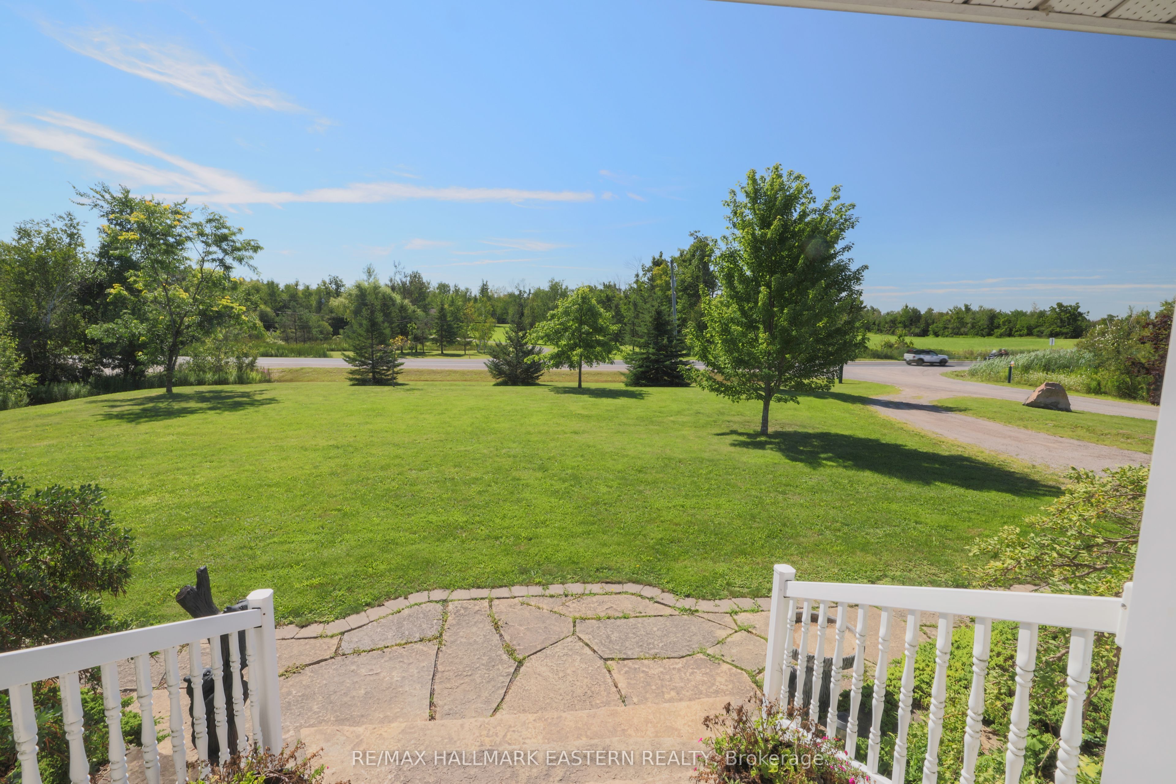 1738 8th Line Property Photo 4