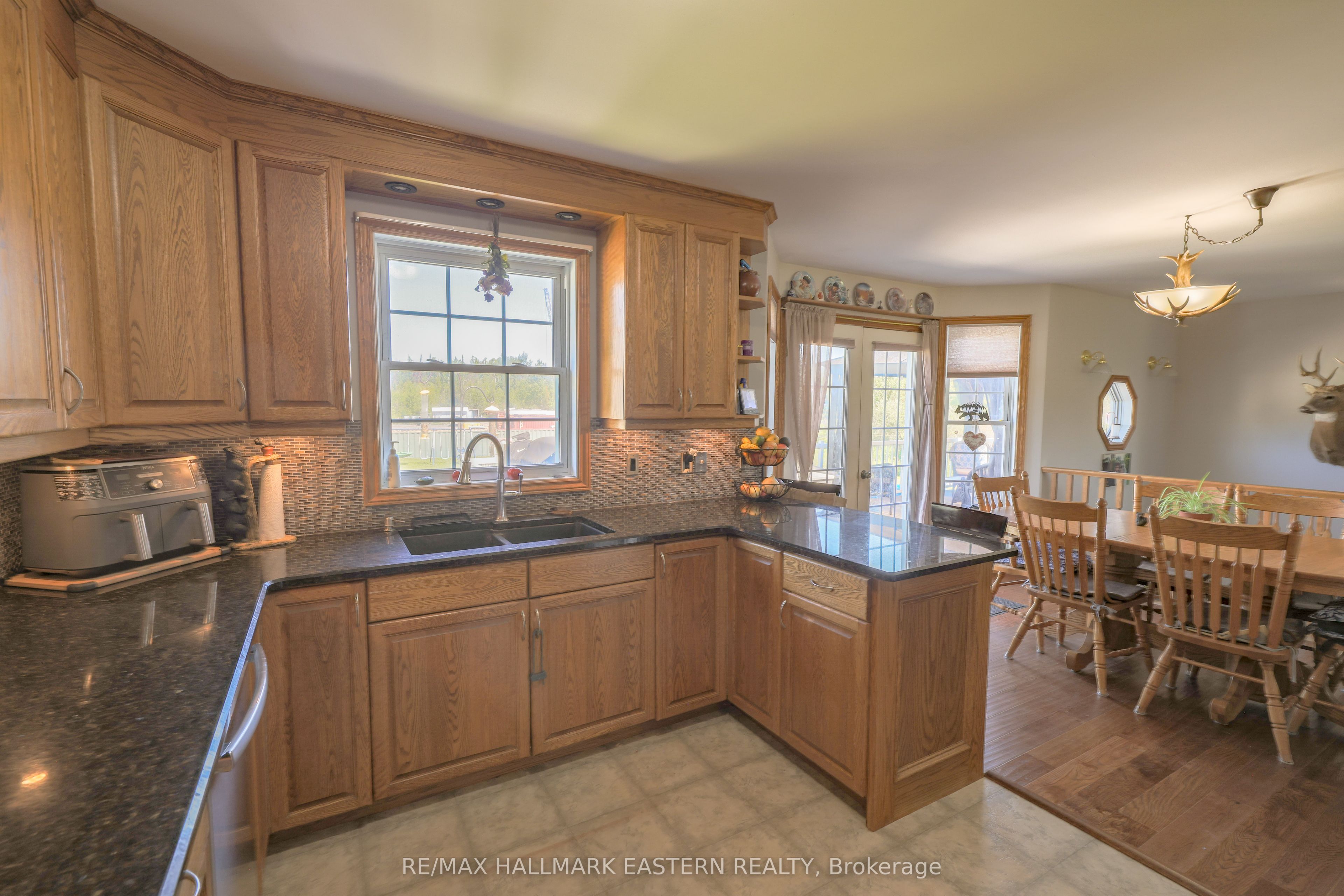 1738 8th Line Property Photo 6