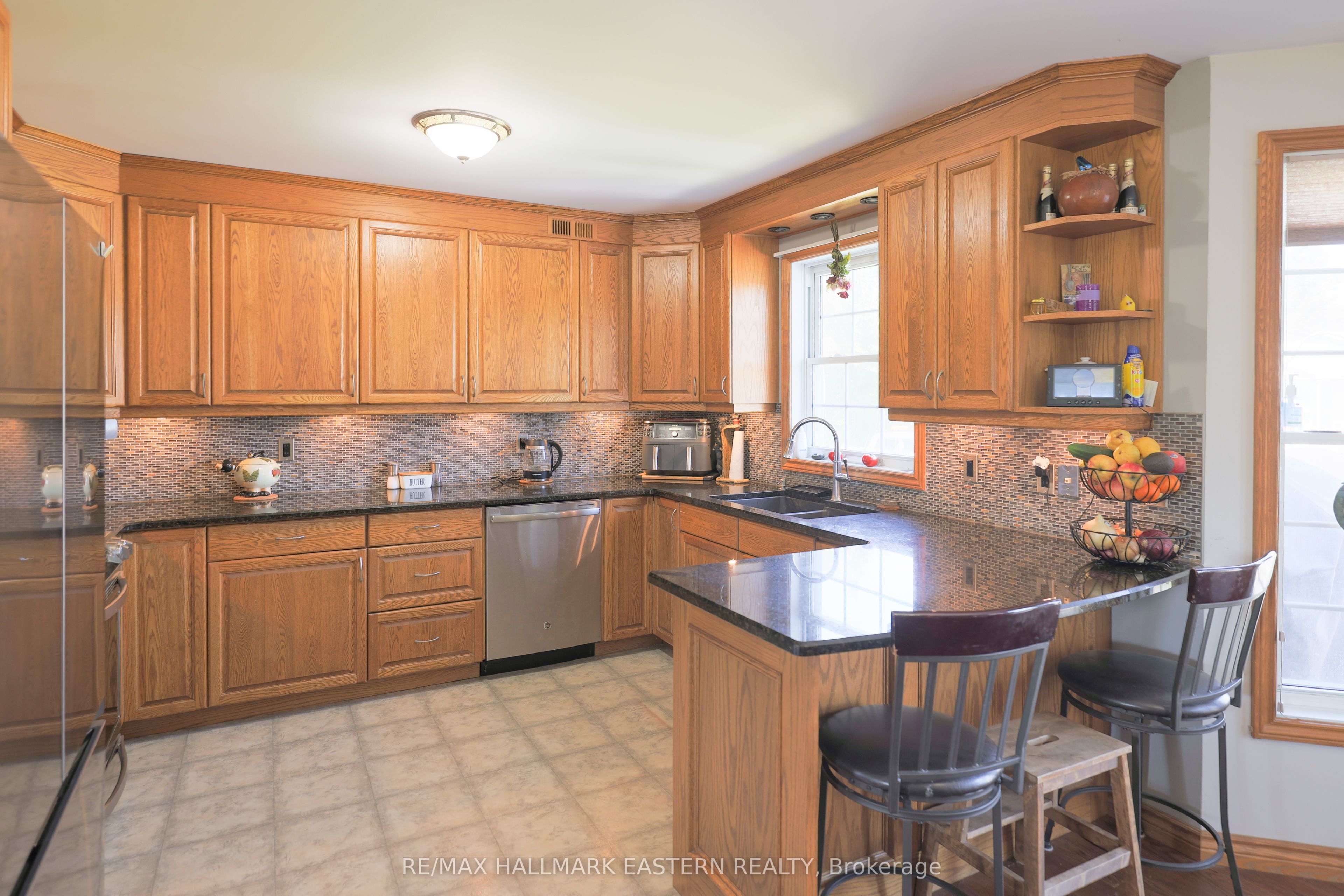 1738 8th Line Property Photo 8