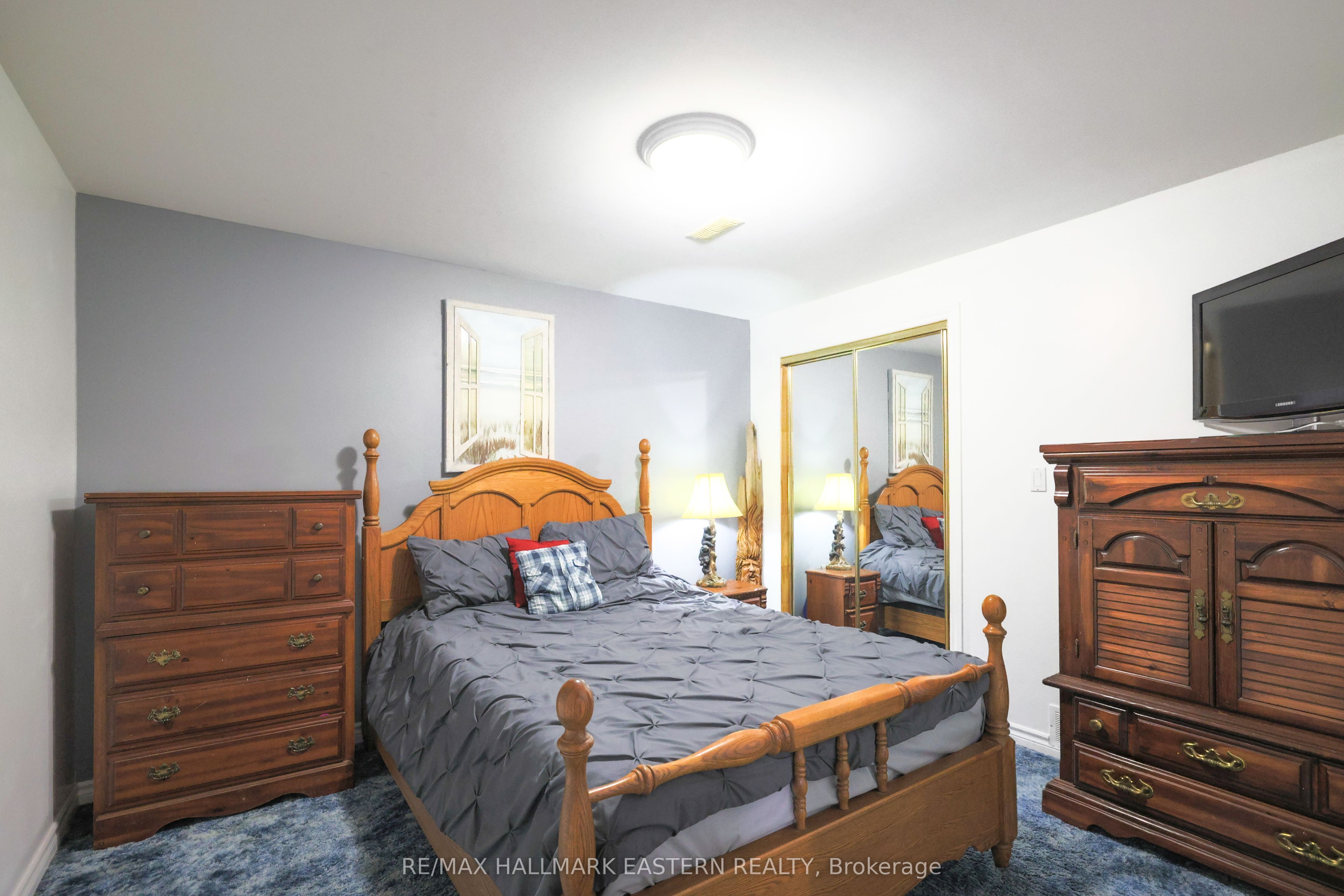 1738 8th Line Property Photo 13