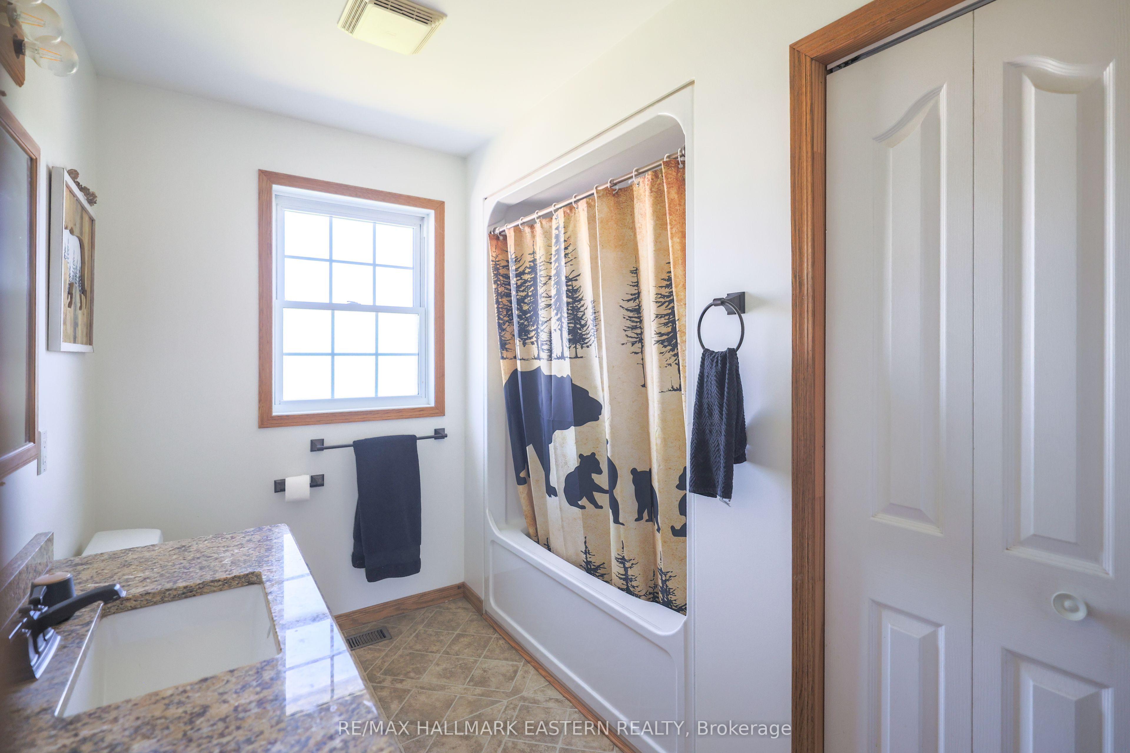 1738 8th Line Property Photo 16