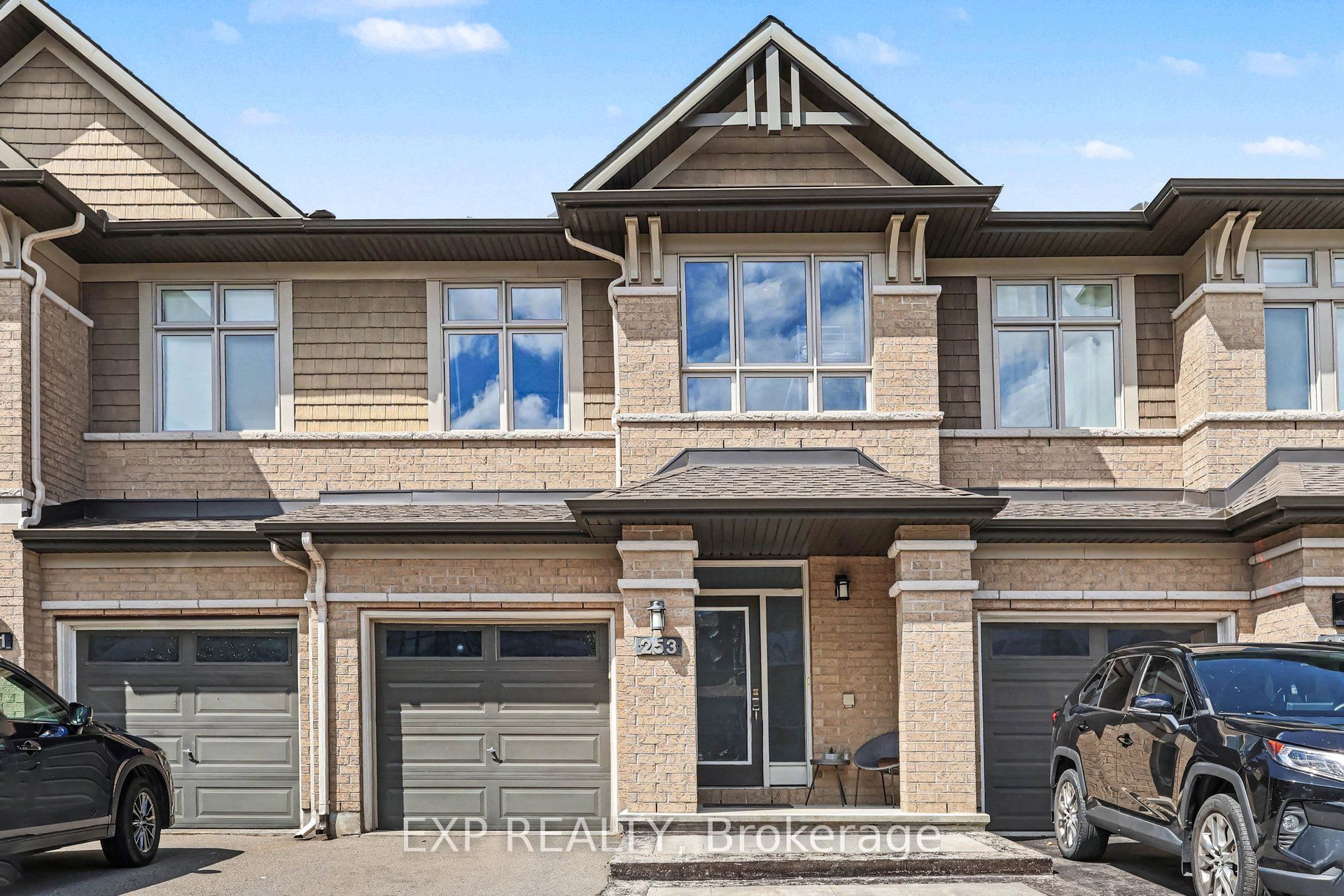 253 Shinleaf Crescent Property Photo 2