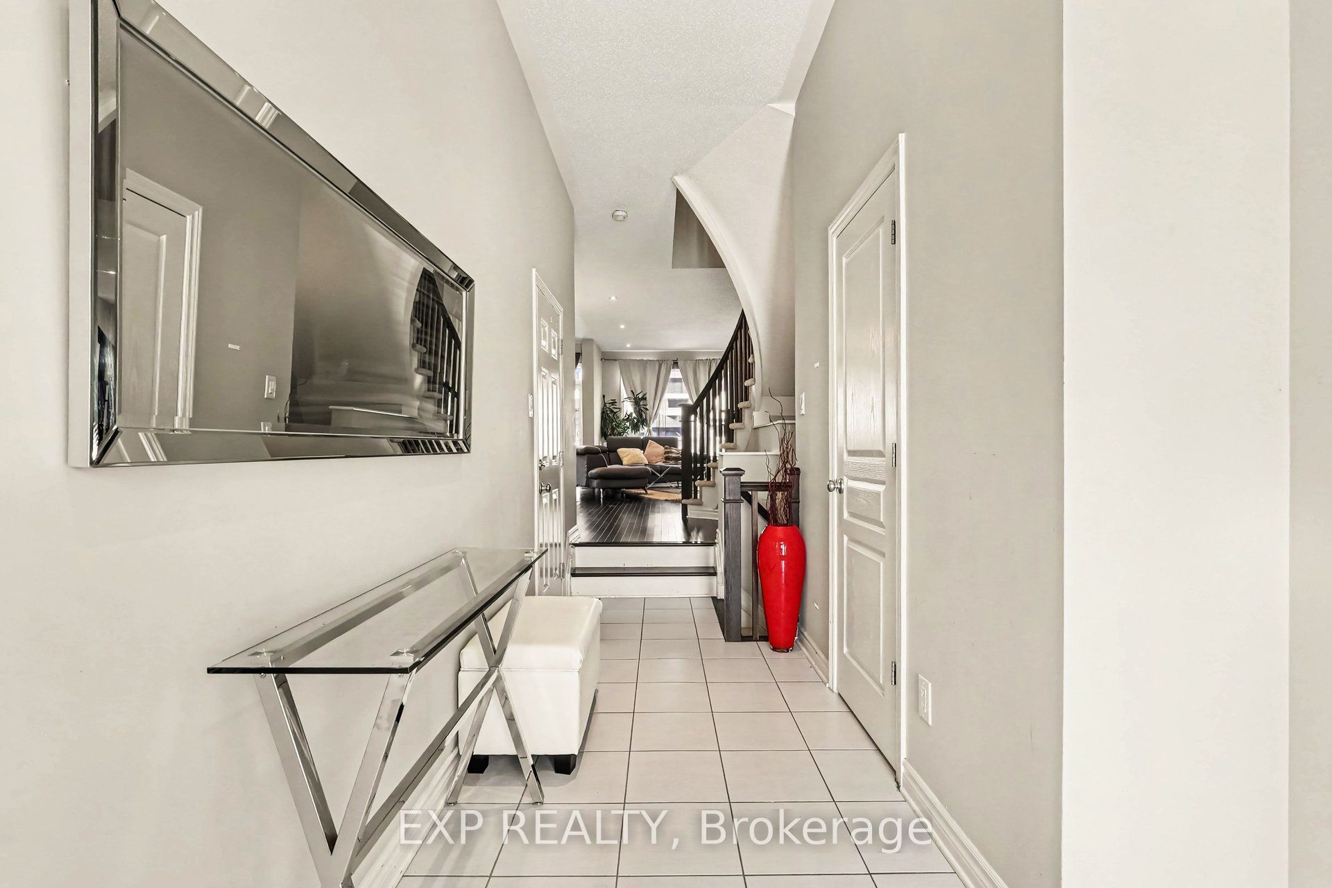 253 Shinleaf Crescent Property Photo 4