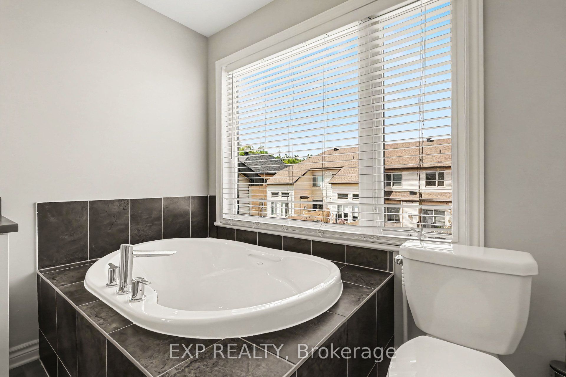 253 Shinleaf Crescent Property Photo 17