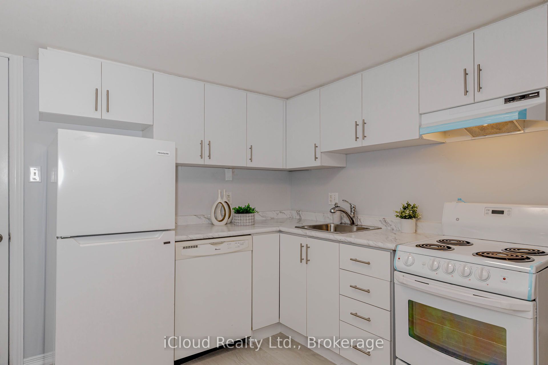28 Hoffman Street Property Photo 37