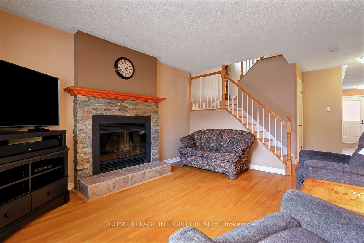 390 Oaklawn Crescent Property Photo 9