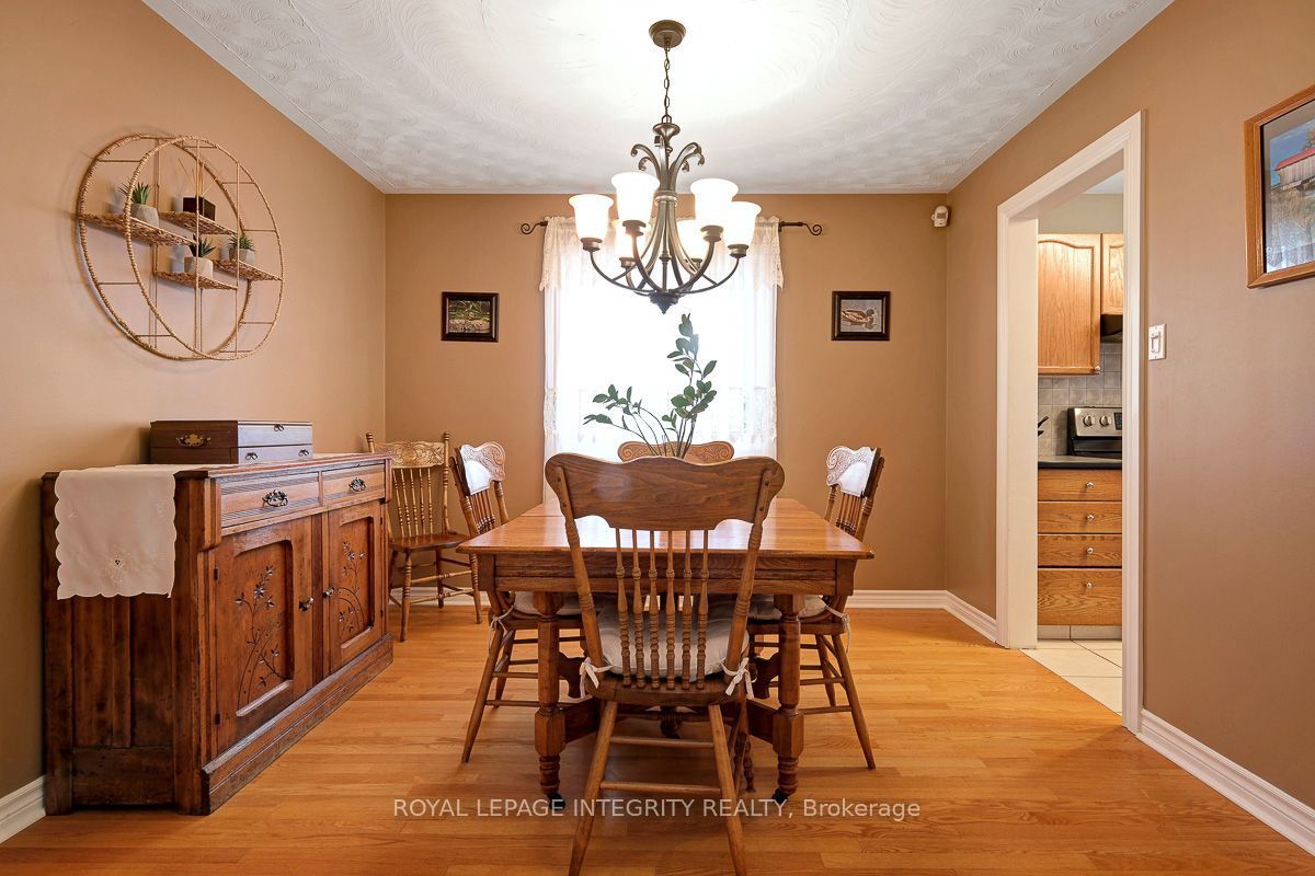 390 Oaklawn Crescent Property Photo 10