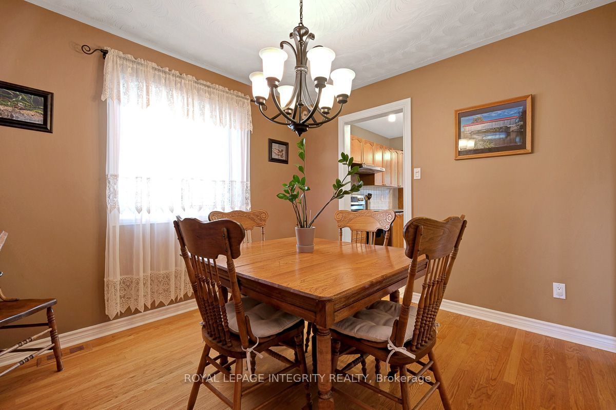 390 Oaklawn Crescent Property Photo 12