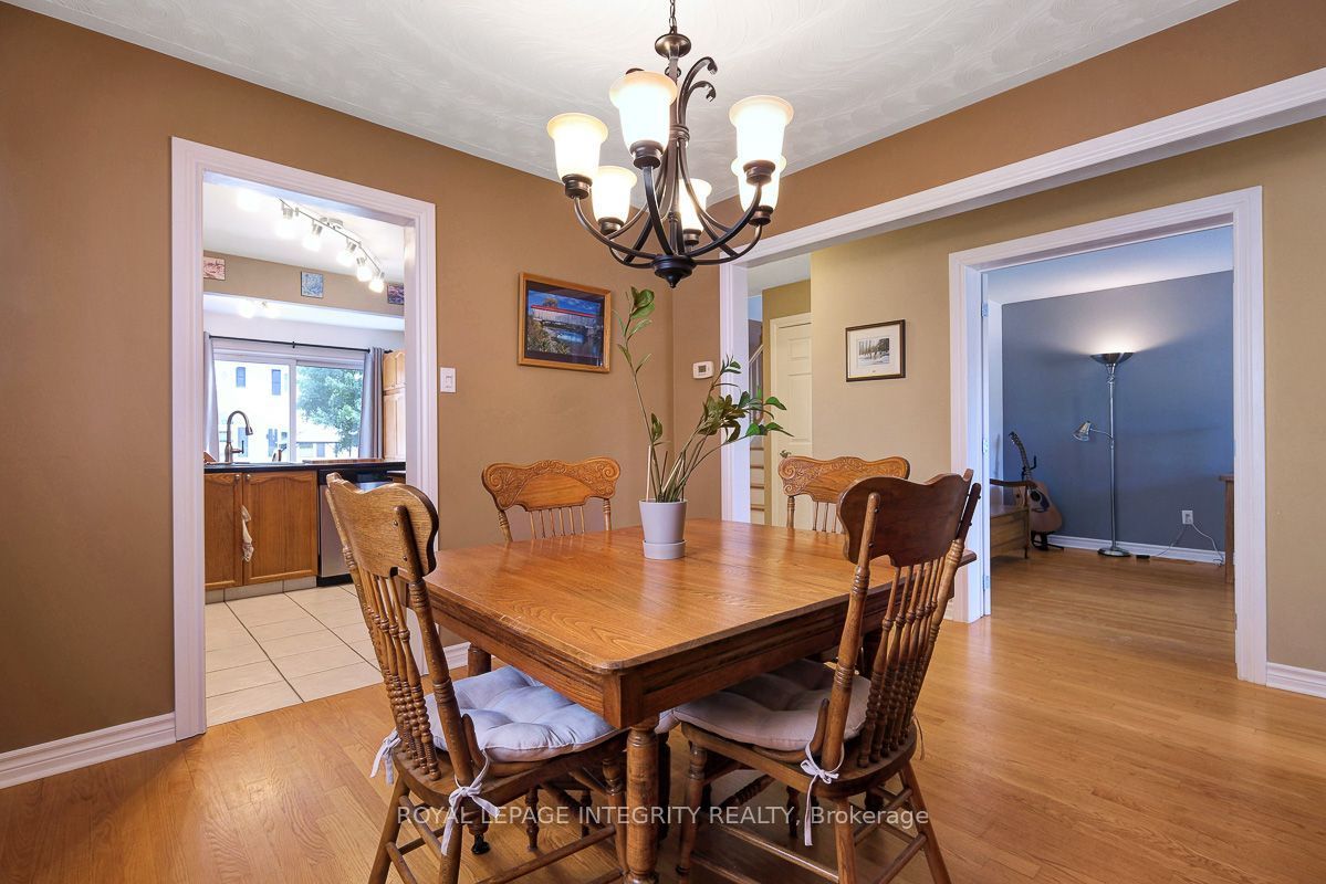 390 Oaklawn Crescent Property Photo 13