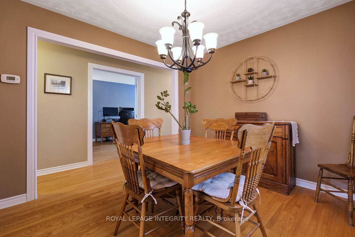 390 Oaklawn Crescent Property Photo 15