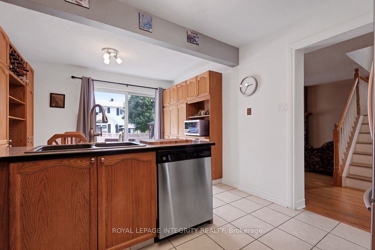390 Oaklawn Crescent Property Photo 17