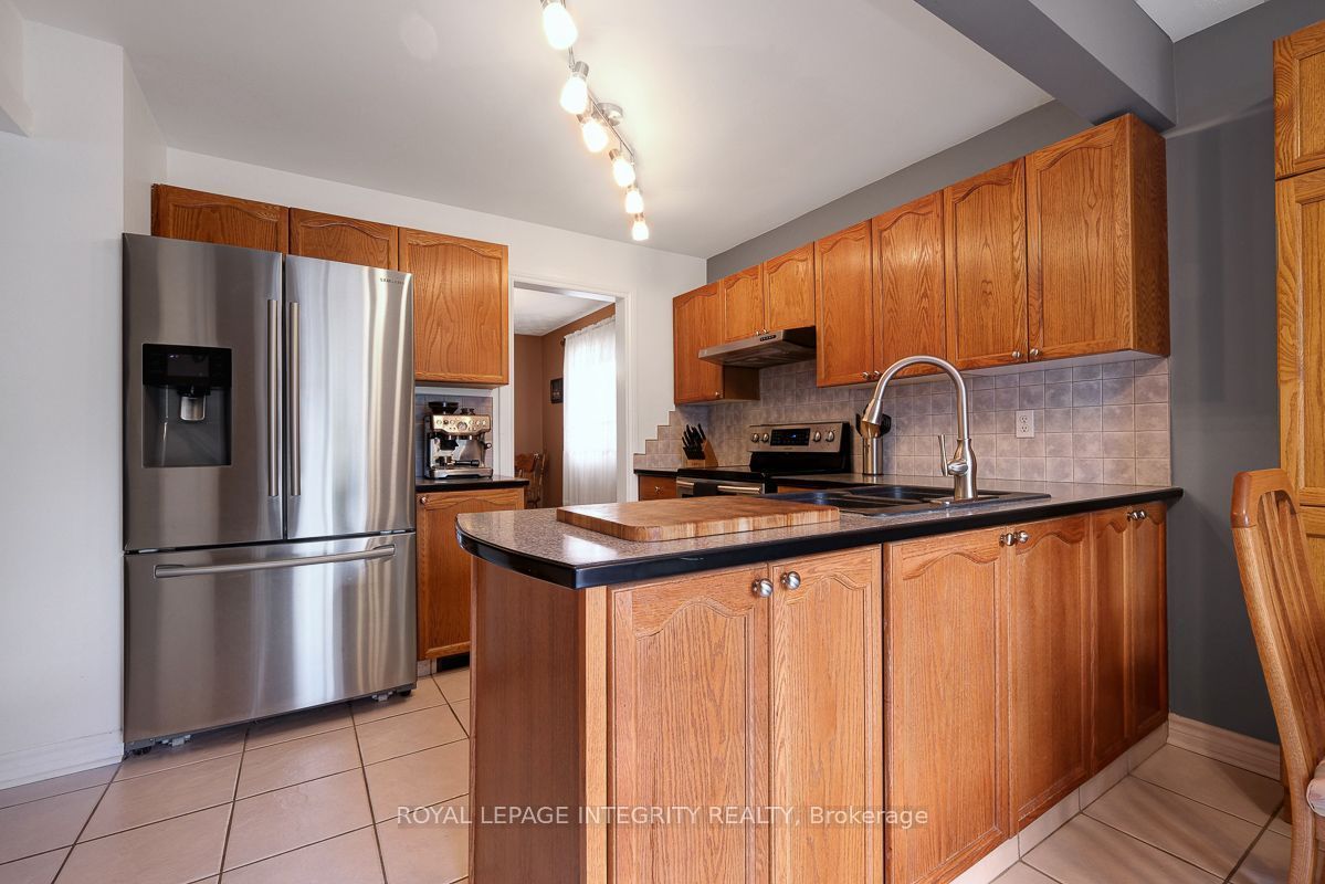 390 Oaklawn Crescent Property Photo 21