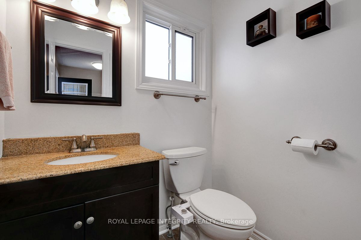 390 Oaklawn Crescent Property Photo 22