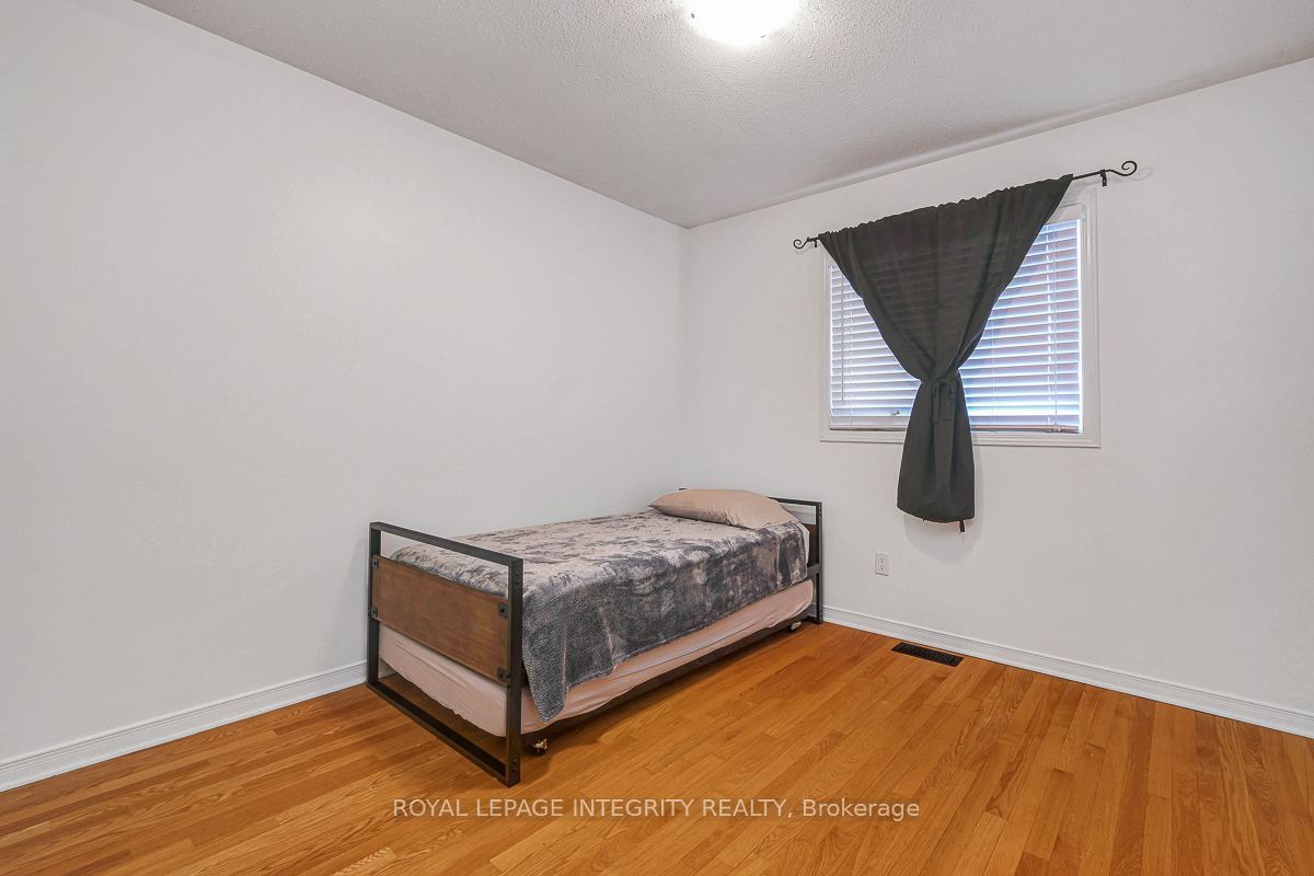 390 Oaklawn Crescent Property Photo 29