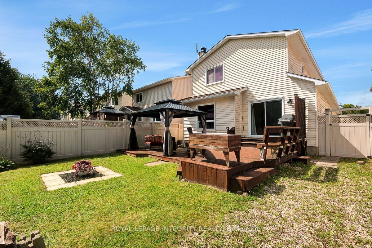 390 Oaklawn Crescent Property Photo 40