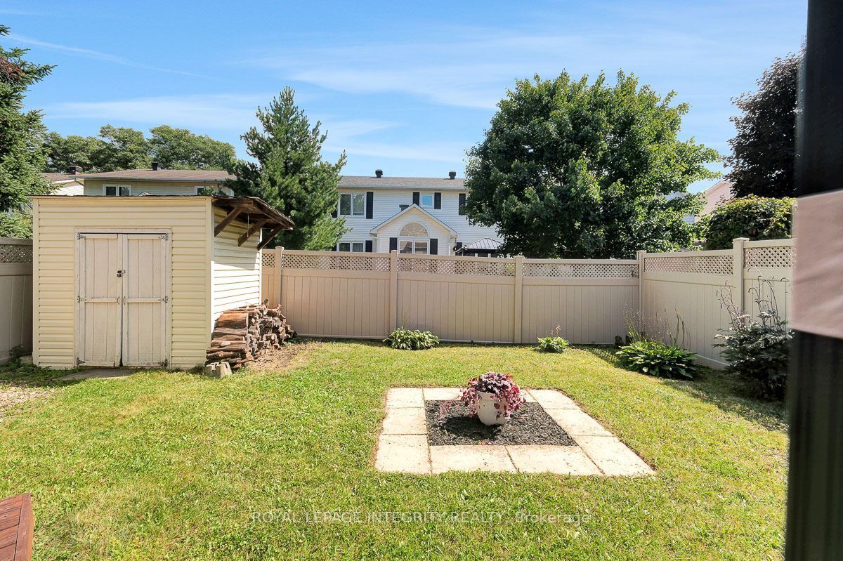 390 Oaklawn Crescent Property Photo 46