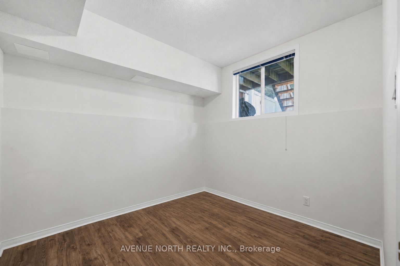 141 Gladeview Private Property Photo 33