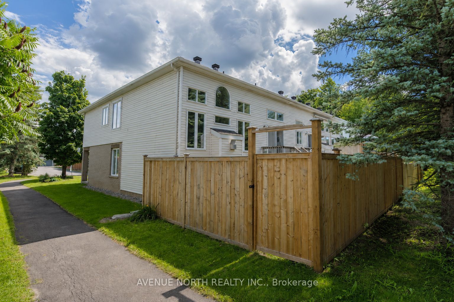 141 Gladeview Private Property Photo 42