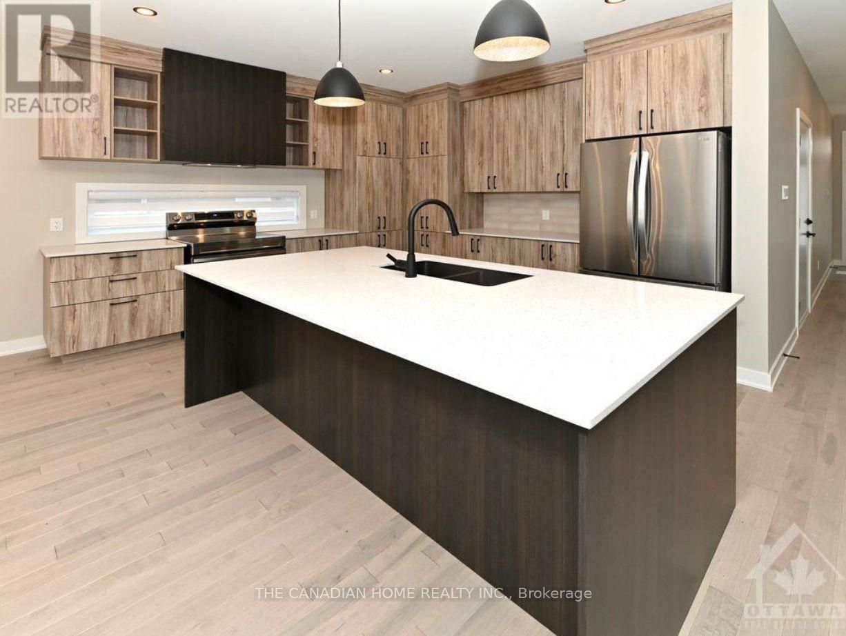 461 Denis Street Property Photo 4