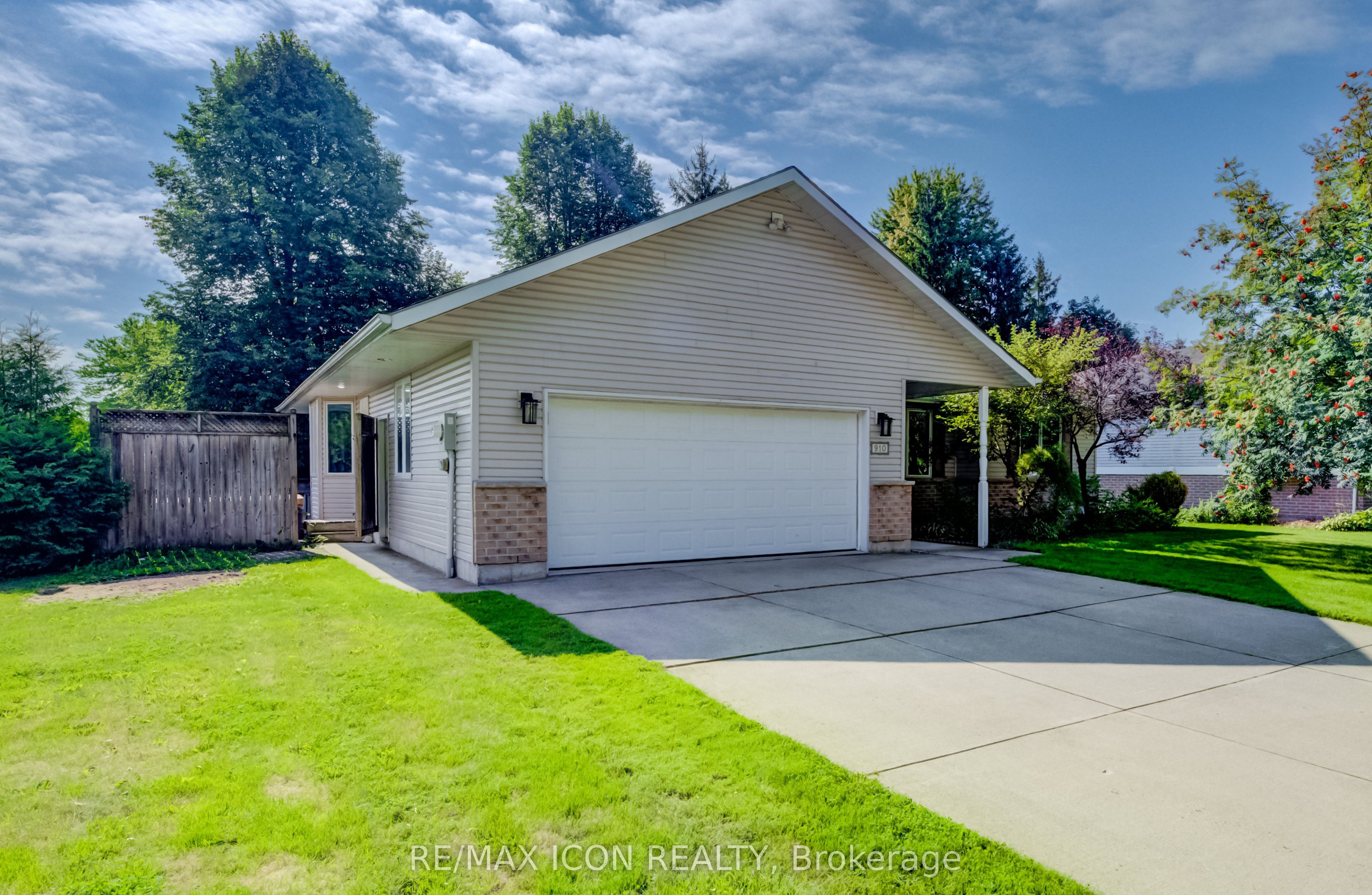 910 Walton Avenue N Property Photo 3