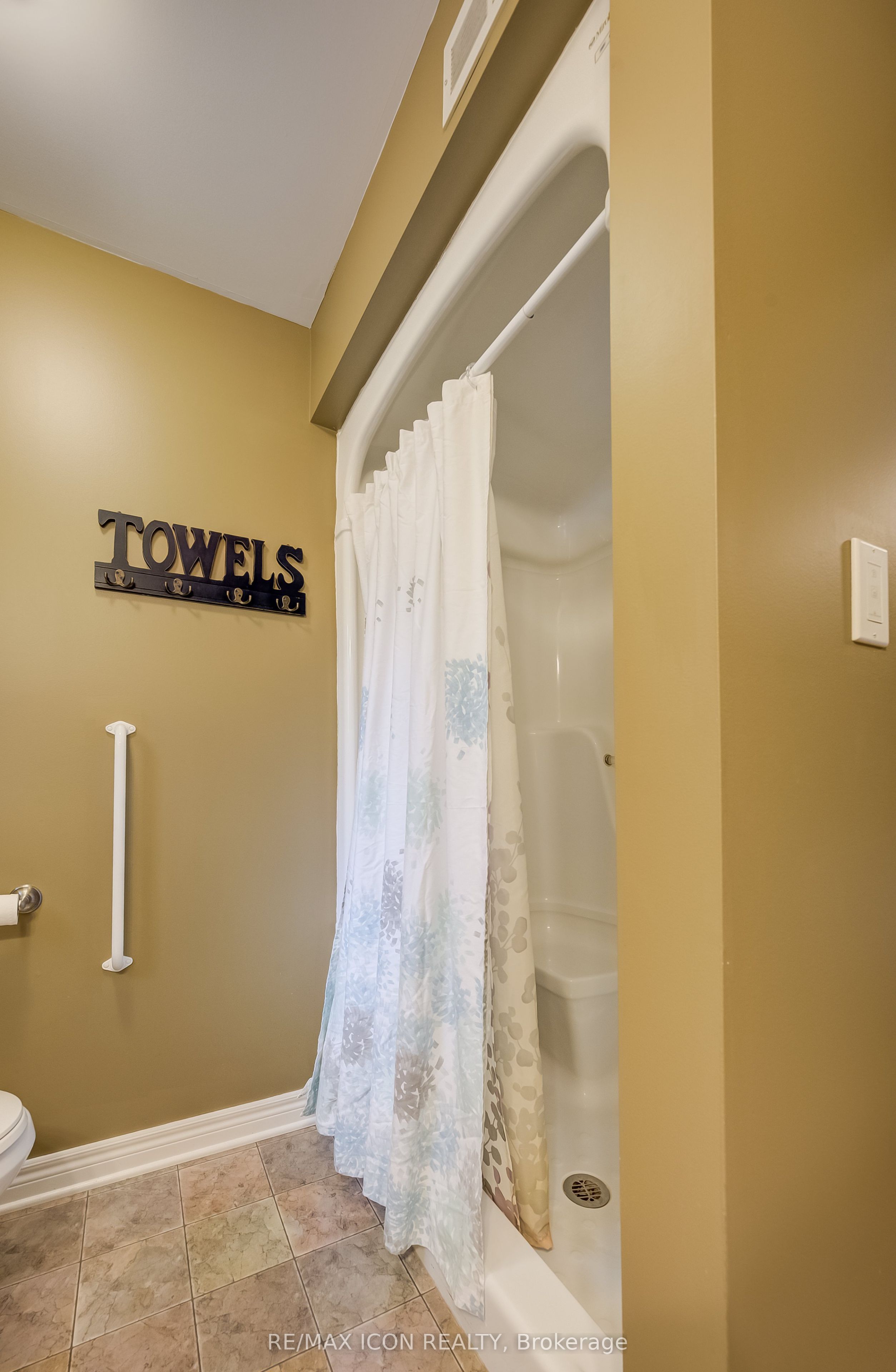 910 Walton Avenue N Property Photo 23