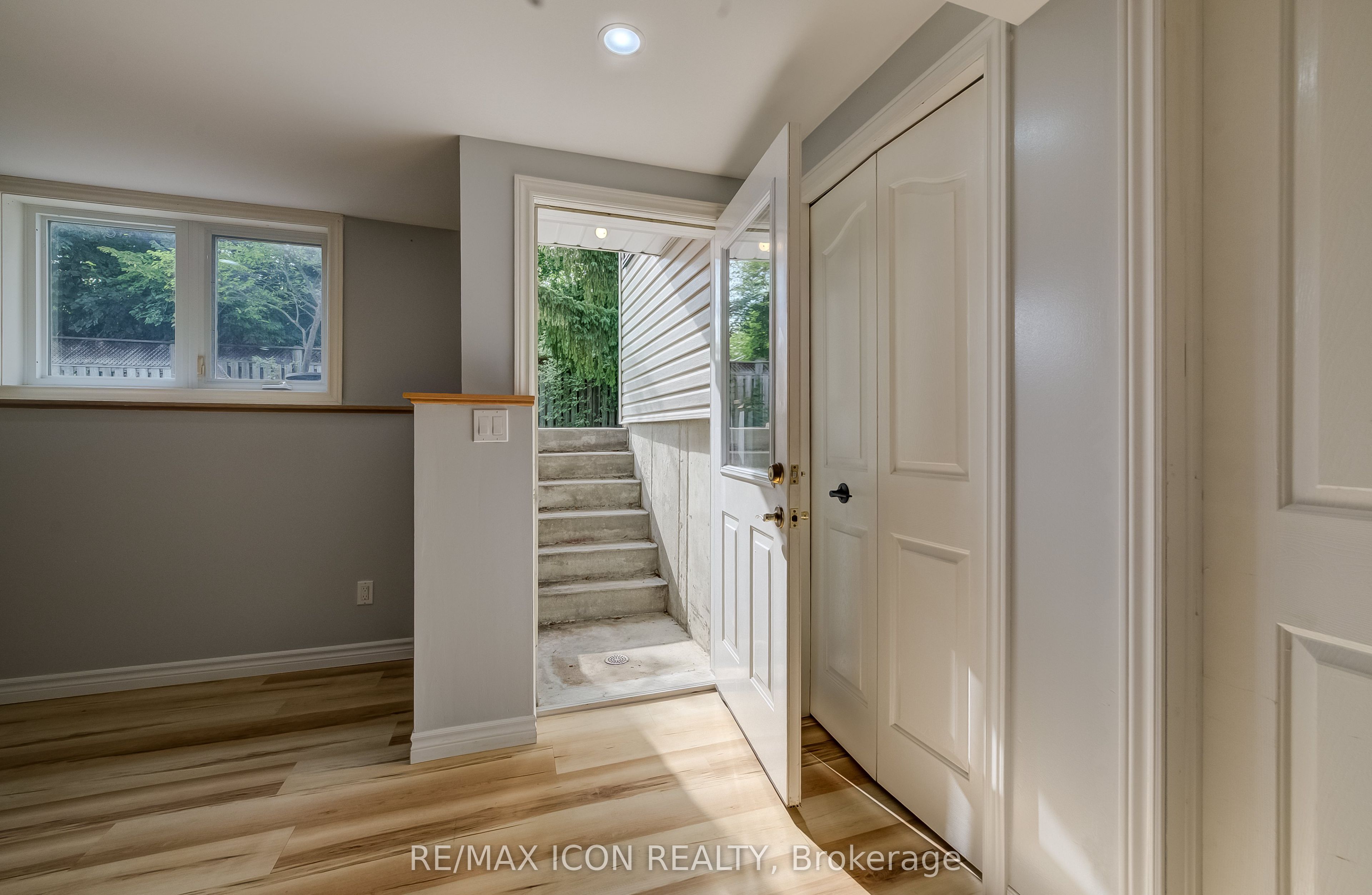 910 Walton Avenue N Property Photo 32
