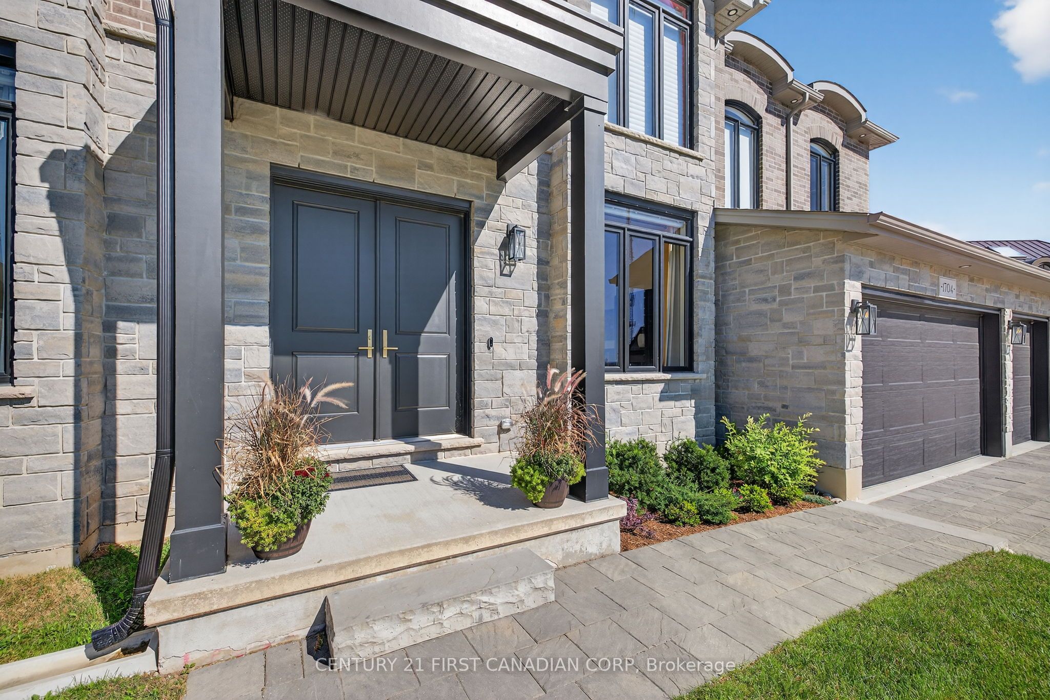 1704 Upper West Avenue Property Photo 2