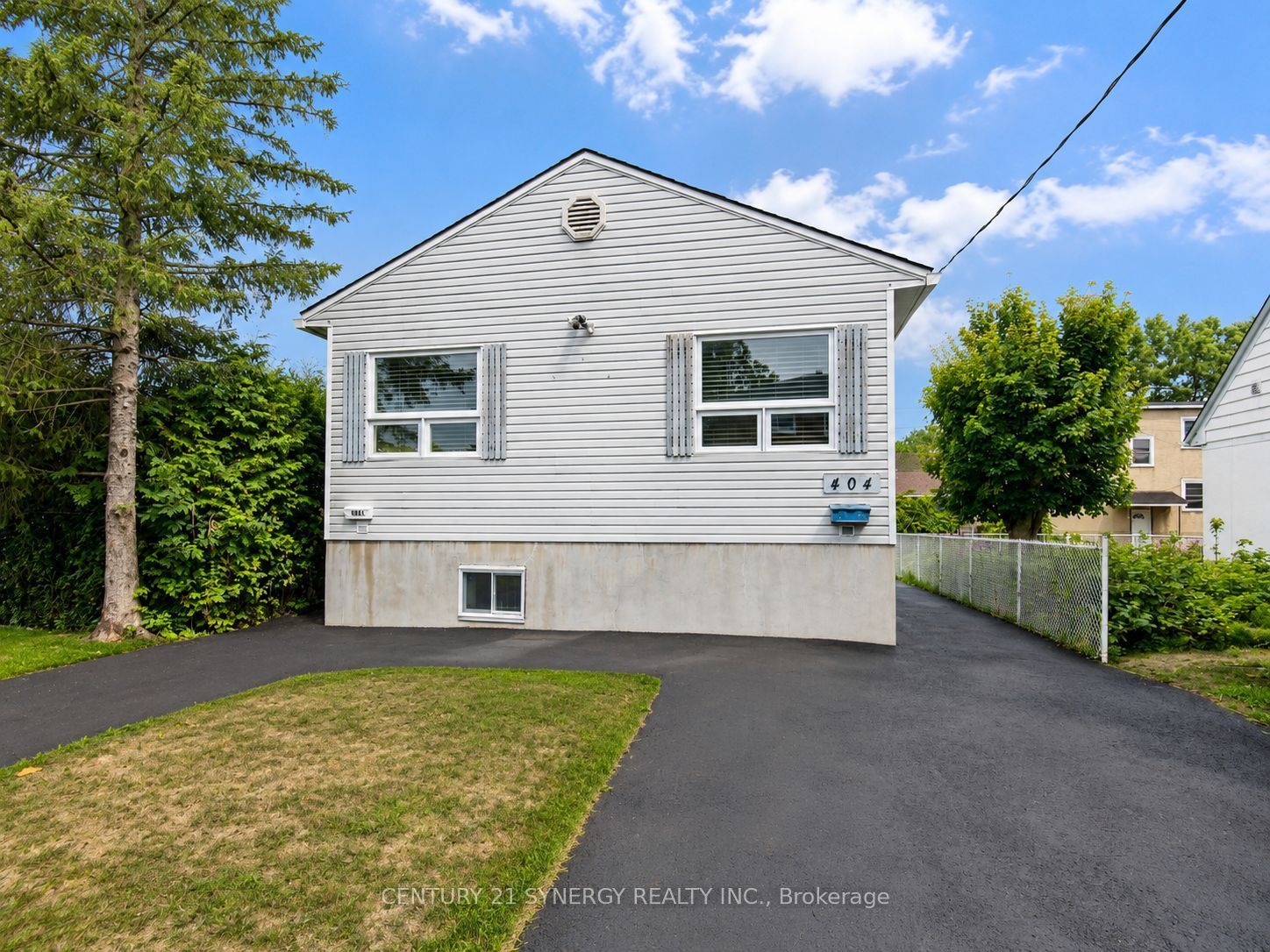 404 Dieppe Street B Property Photo 1
