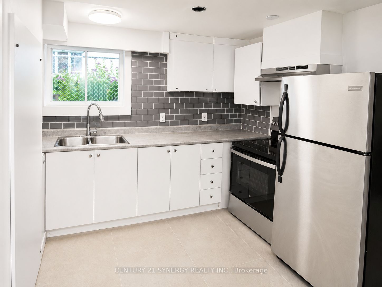 404 Dieppe Street B Property Photo 6