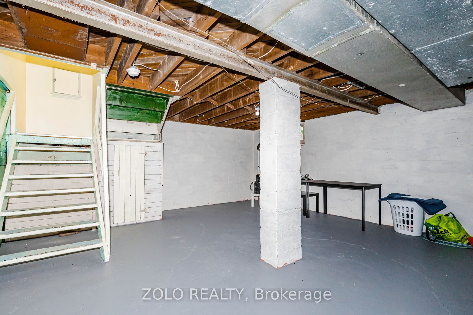 236 Parkdale Avenue S Property Photo 37