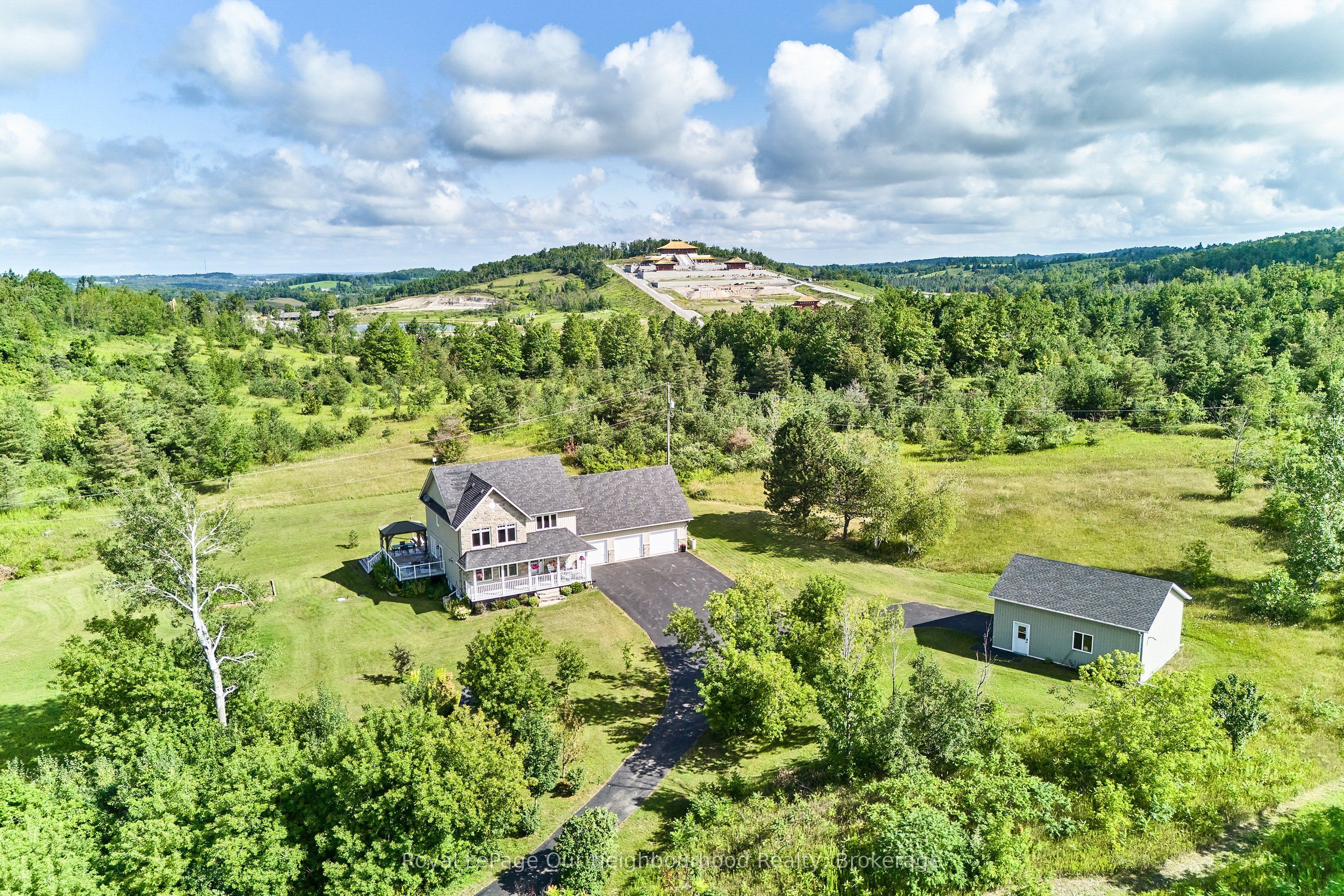 2317 Hillview Drive Property Photo 4