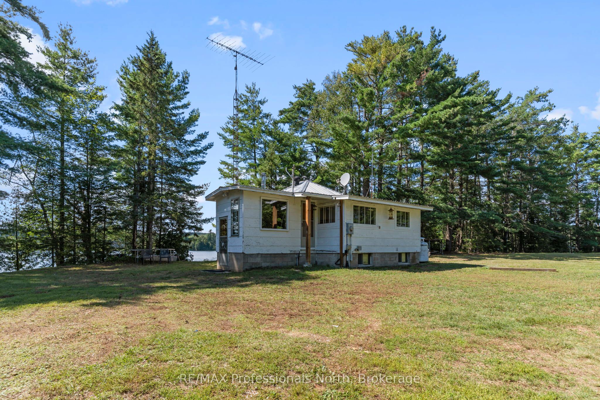 1014 Log Cabin Lane Property Photo 8