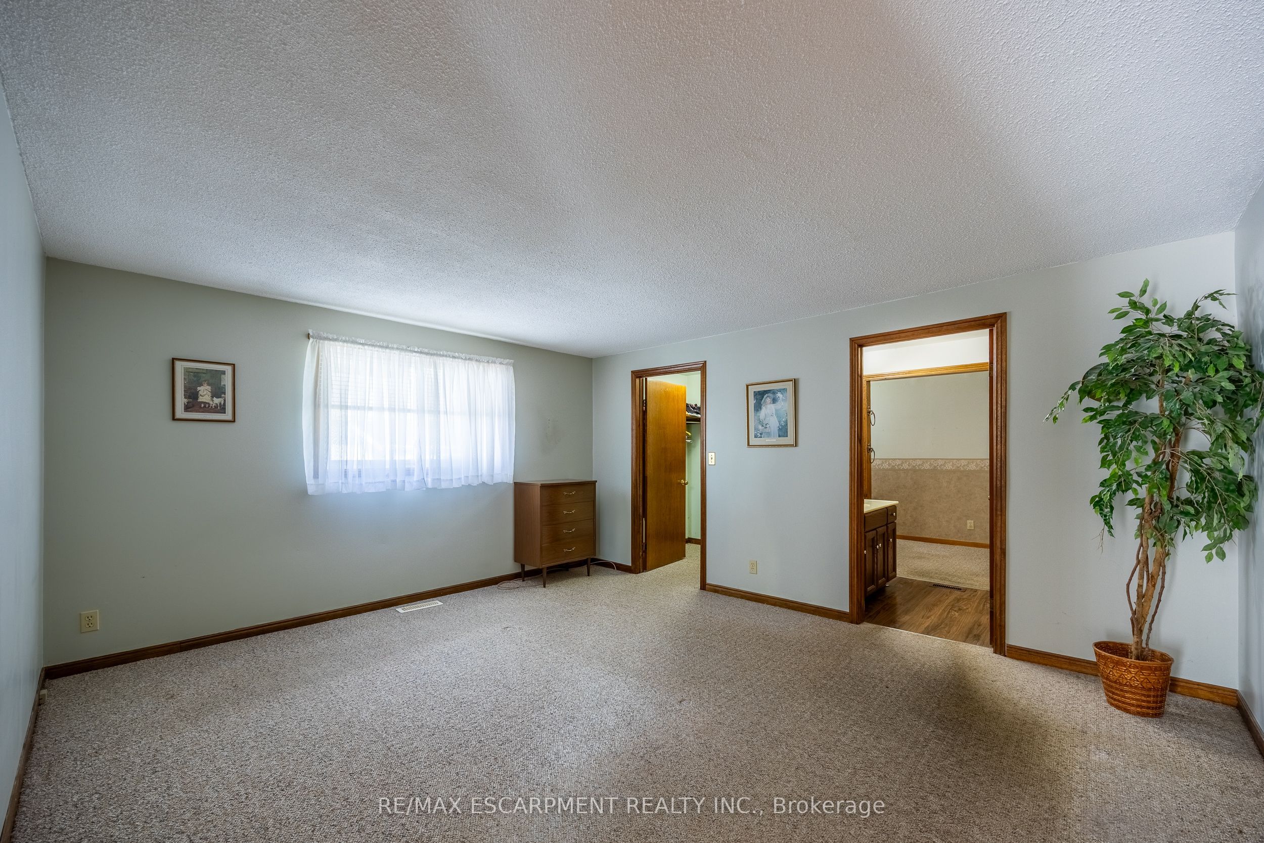 1032 Main Street Property Photo 13