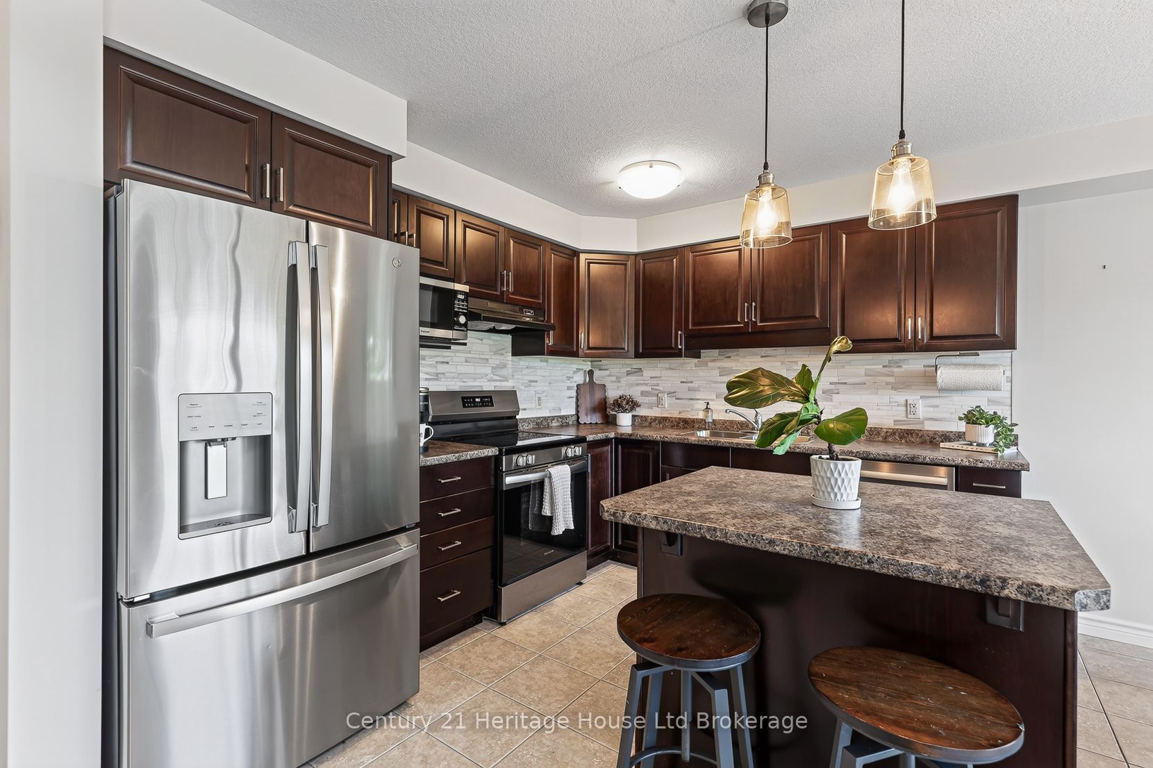 783 Frontenac Crescent Property Photo 12