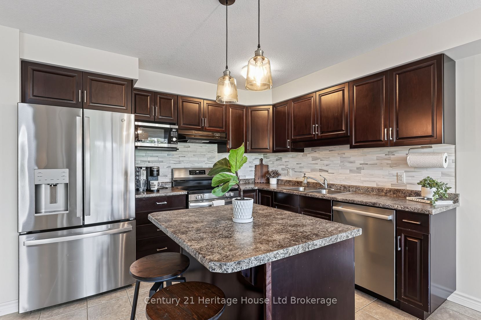 783 Frontenac Crescent Property Photo 14