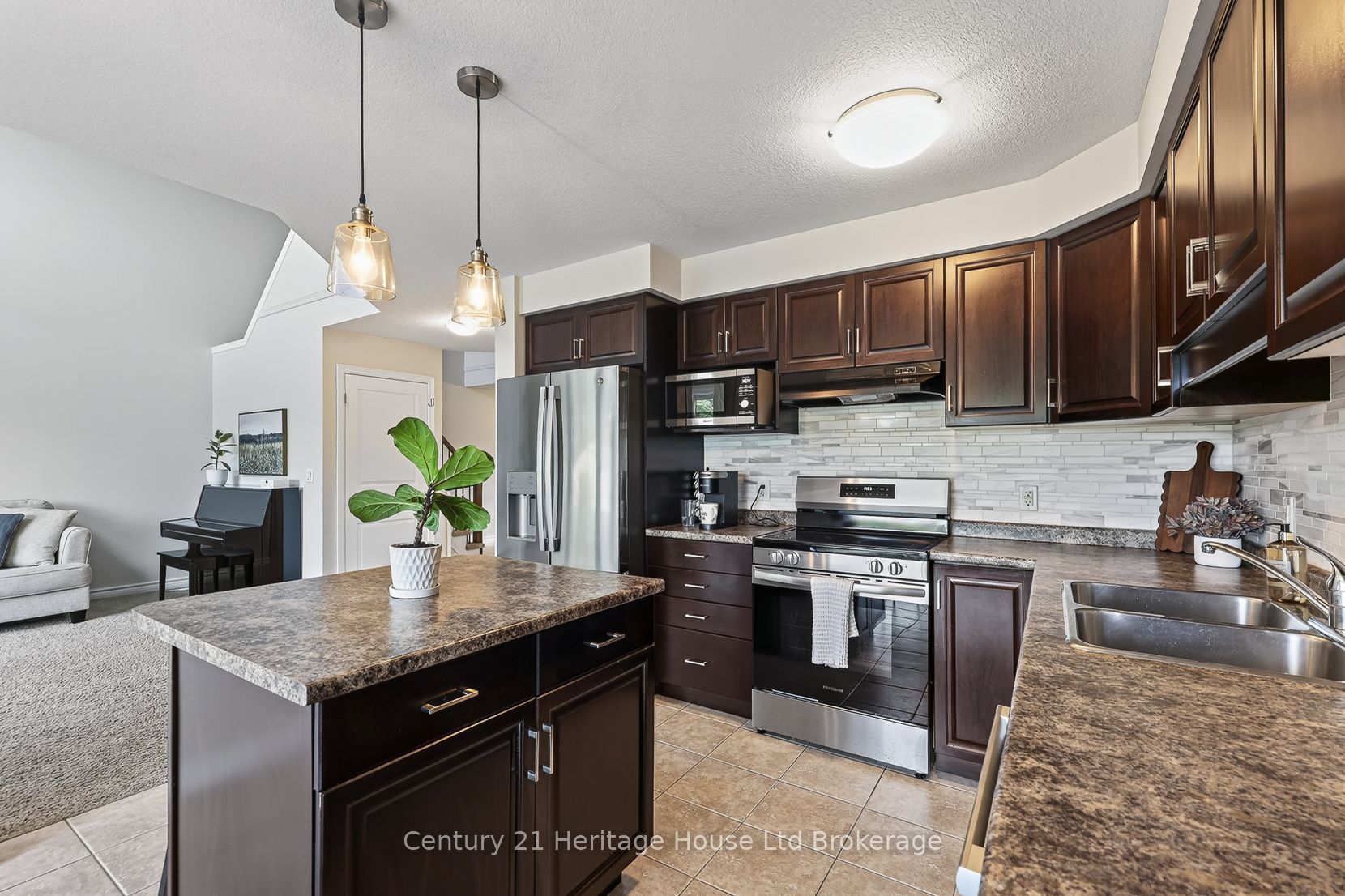783 Frontenac Crescent Property Photo 15