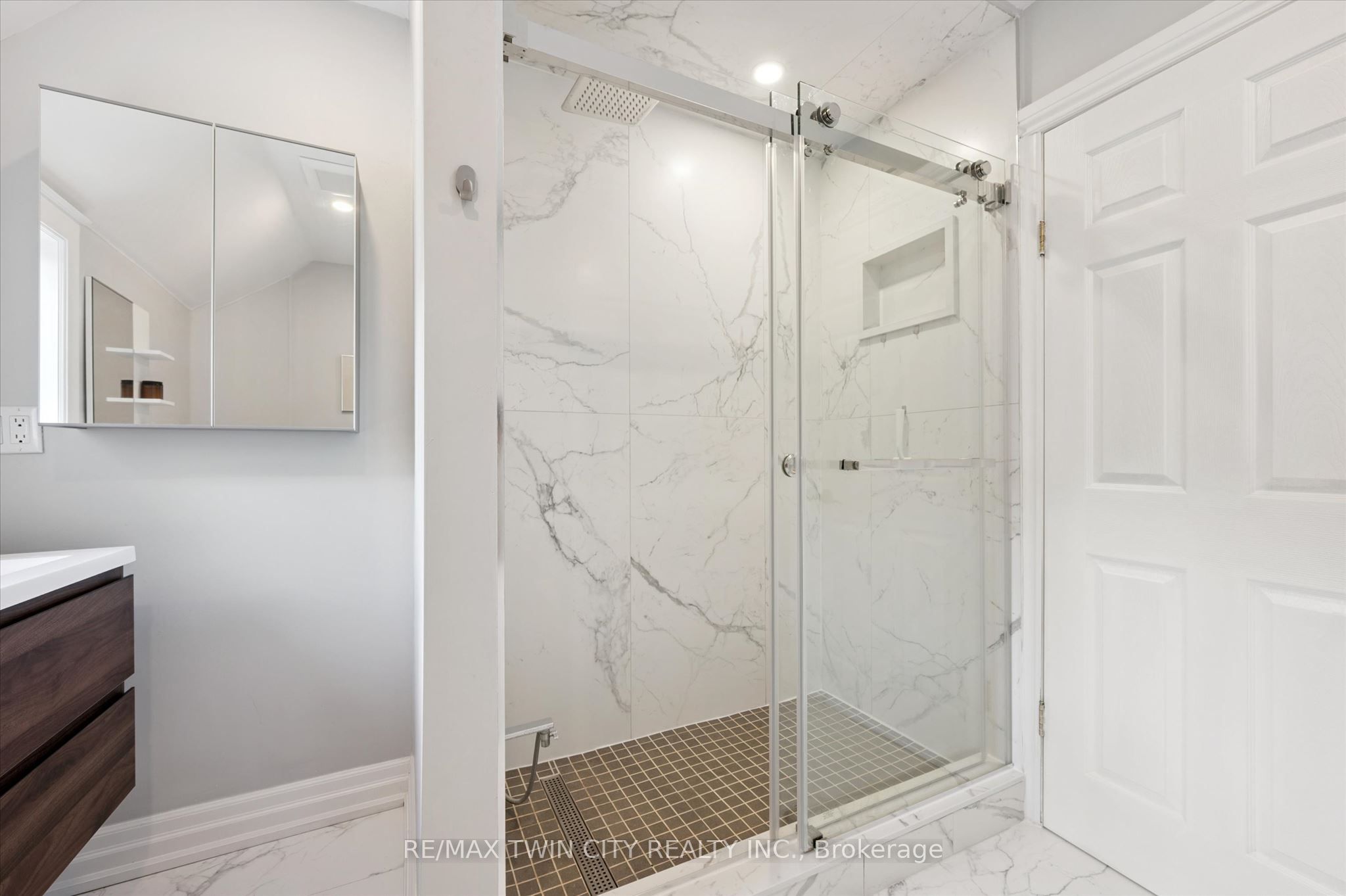 40 Madison Avenue S Property Photo 33
