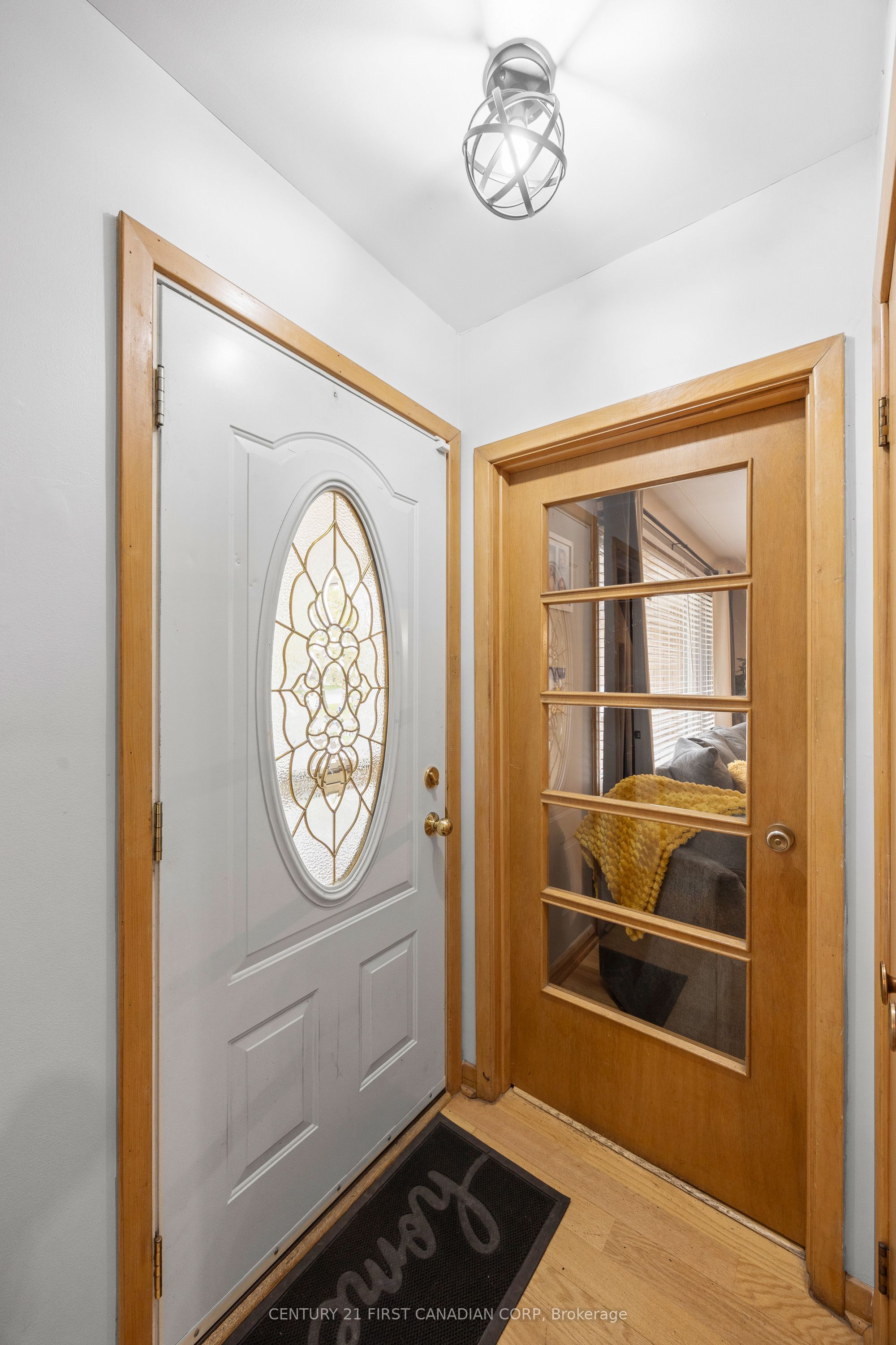 58 Centre Crescent N Property Photo 8