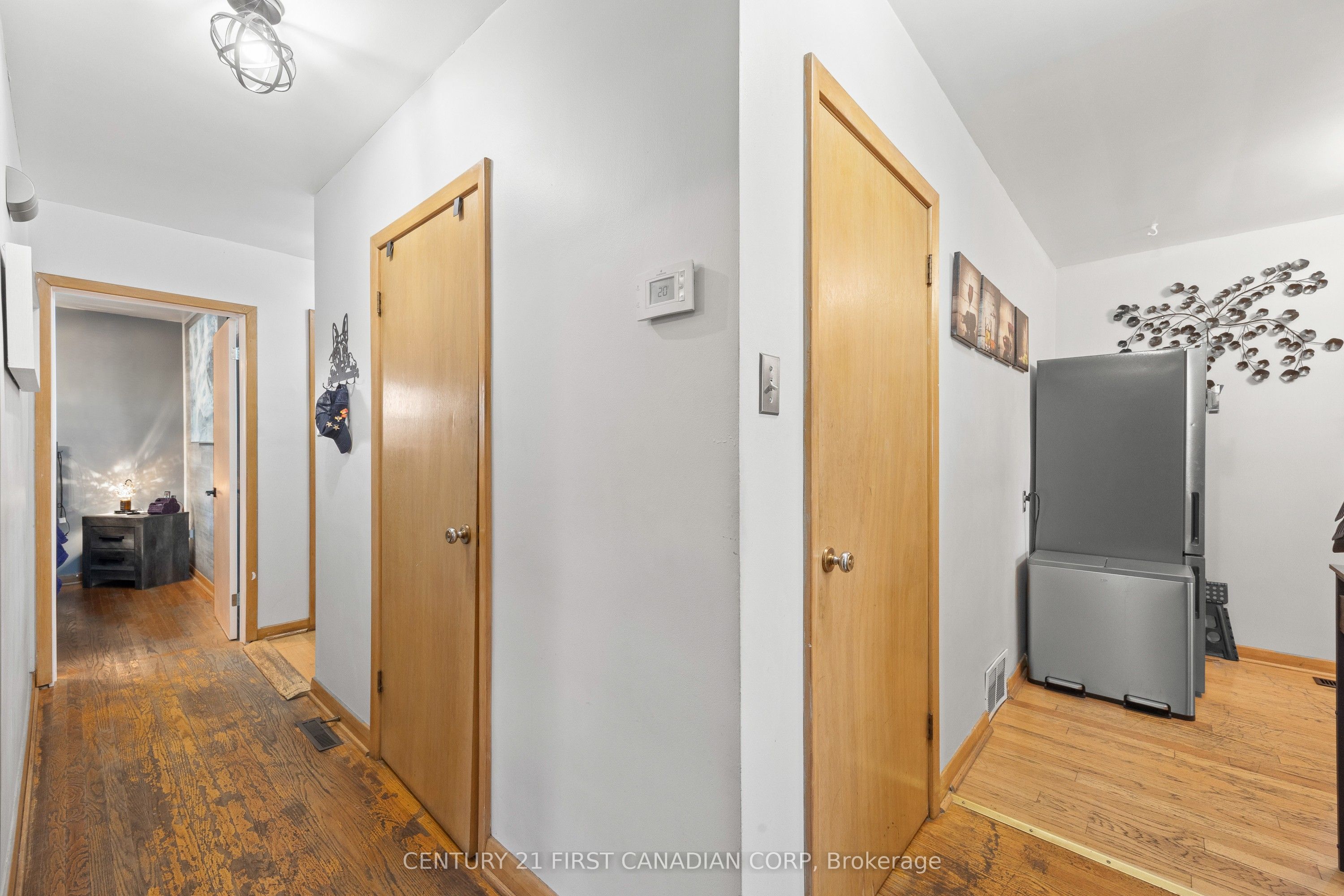 58 Centre Crescent N Property Photo 10