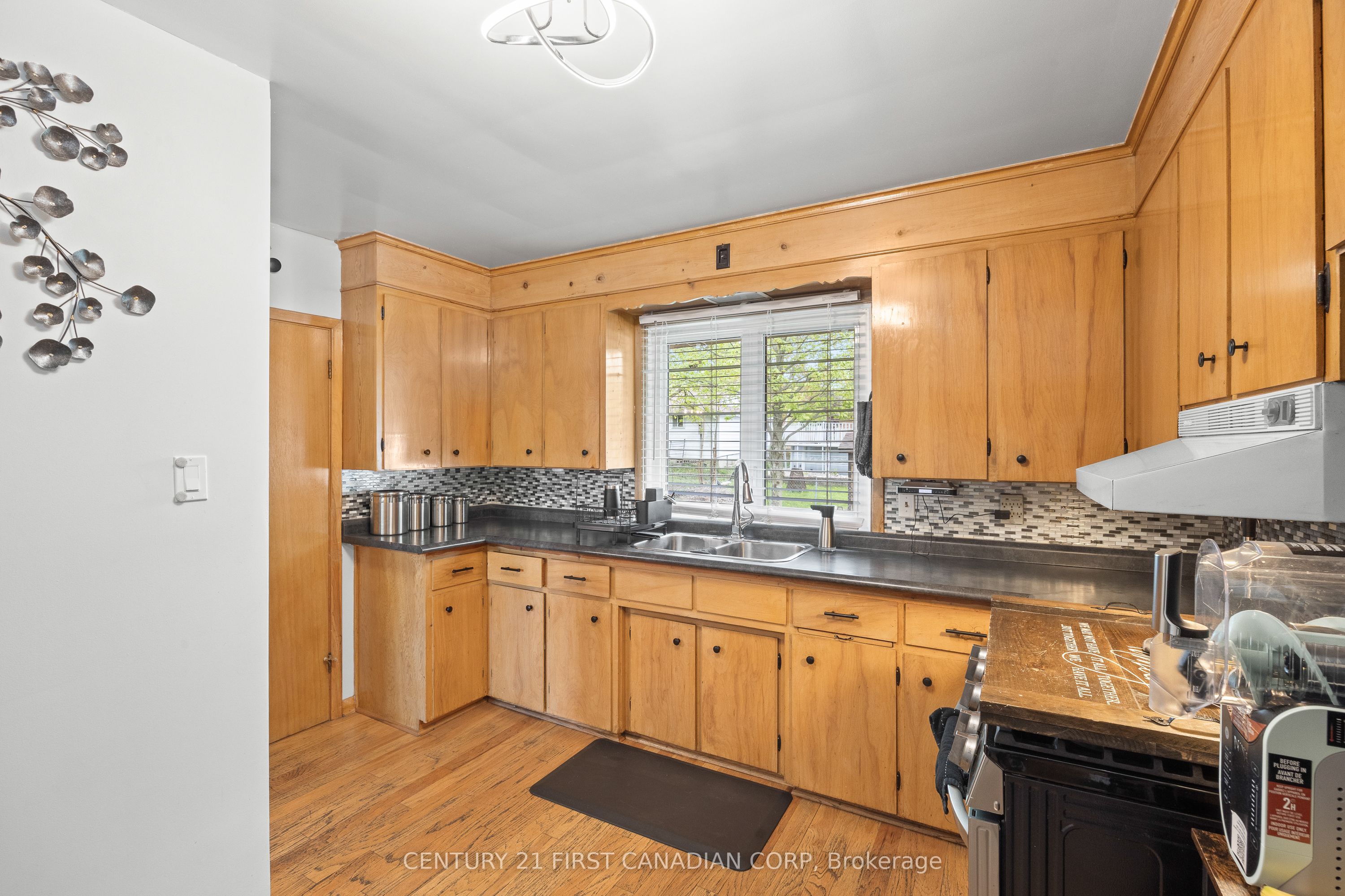 58 Centre Crescent N Property Photo 11