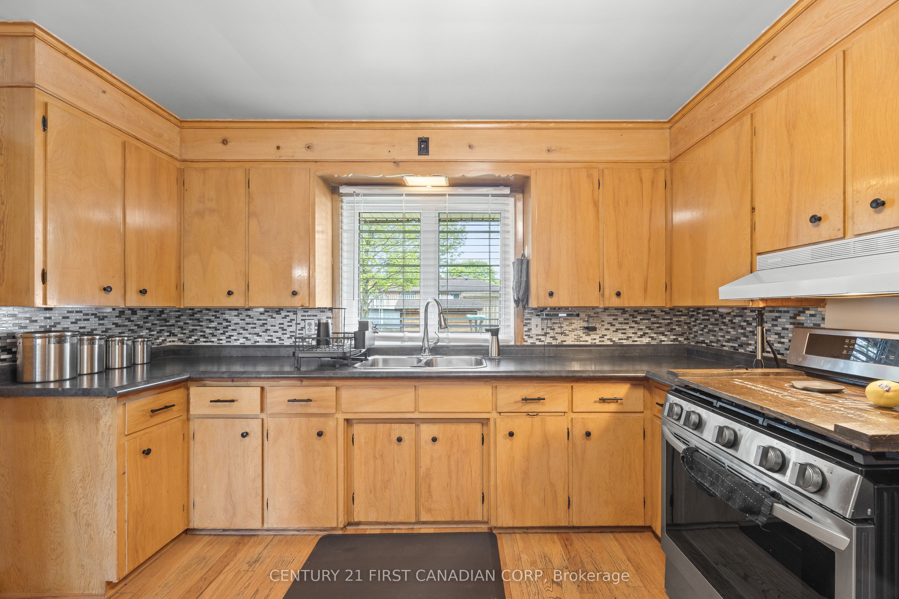 58 Centre Crescent N Property Photo 12