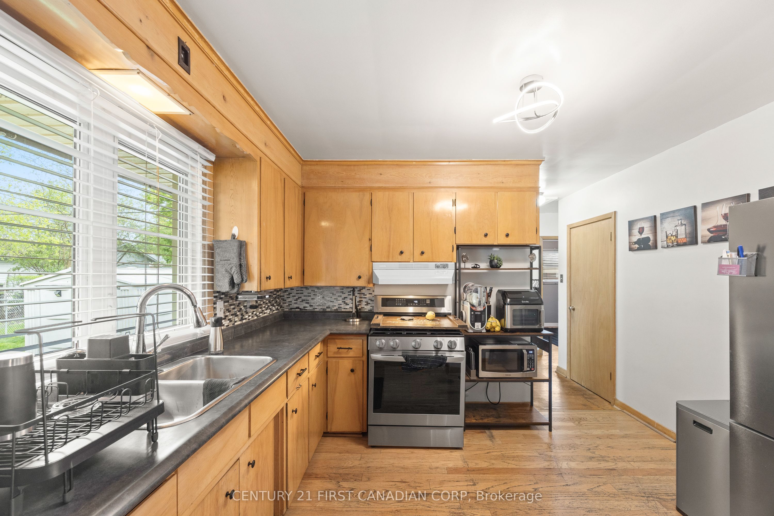 58 Centre Crescent N Property Photo 13