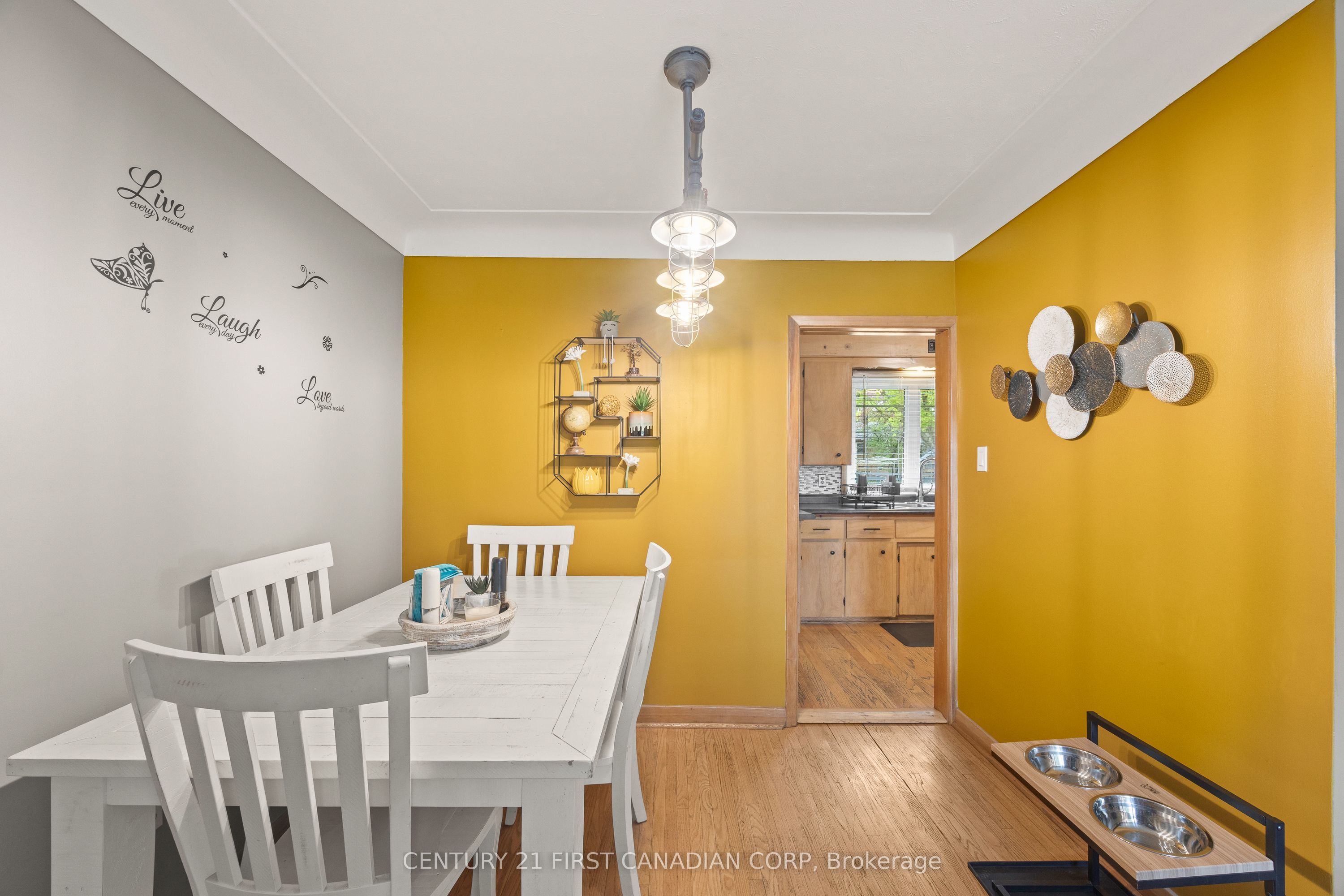 58 Centre Crescent N Property Photo 14