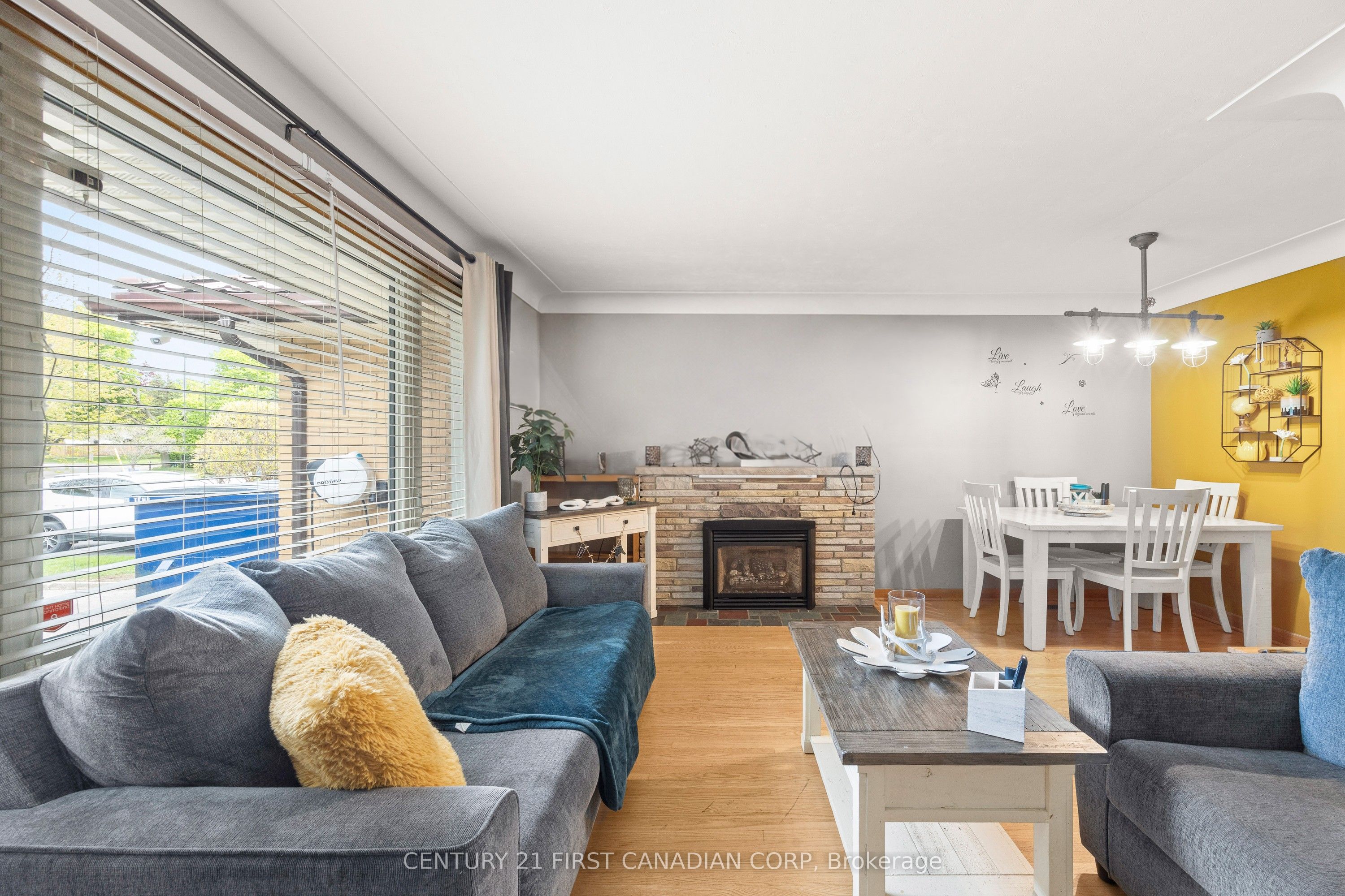 58 Centre Crescent N Property Photo 17