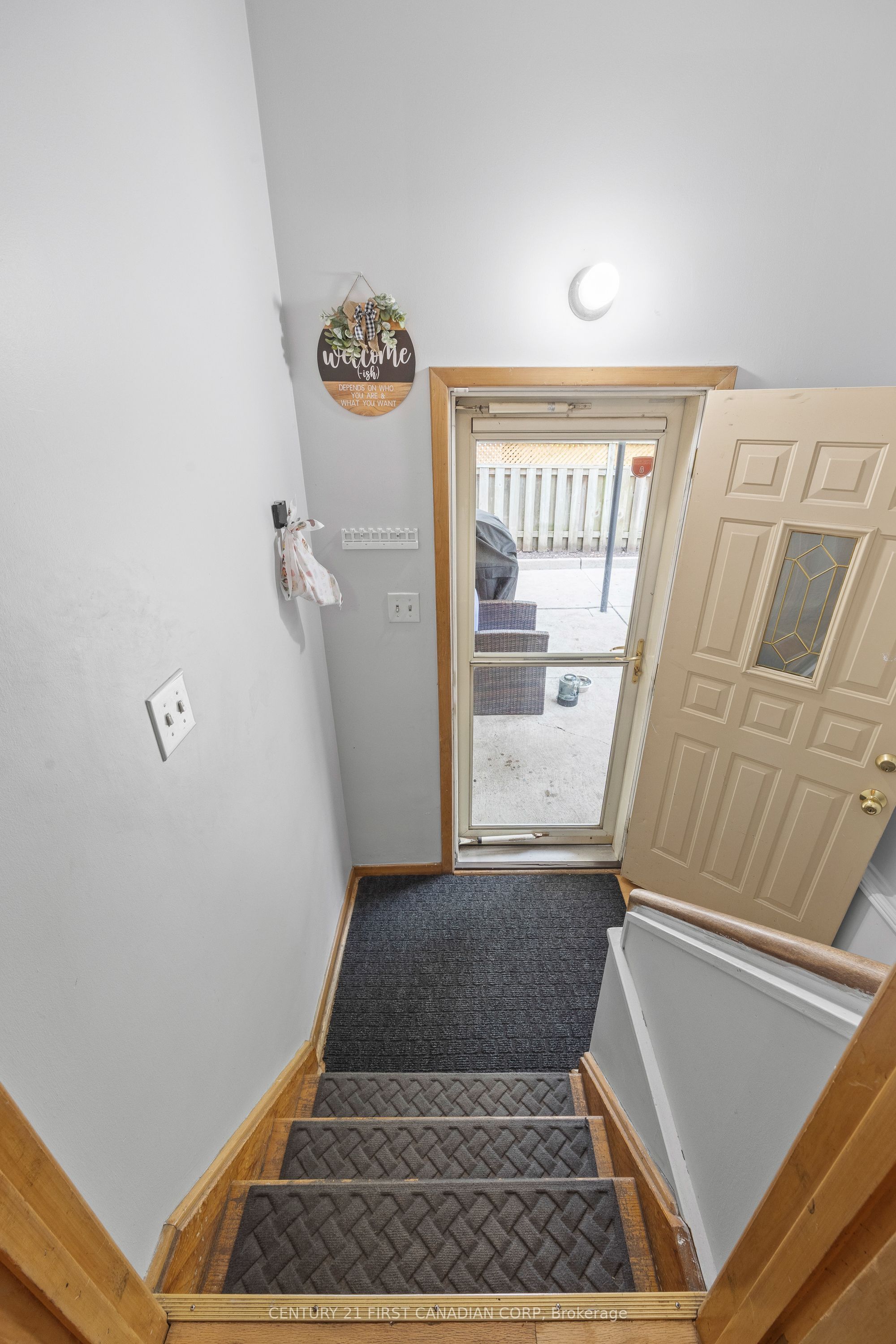 58 Centre Crescent N Property Photo 26