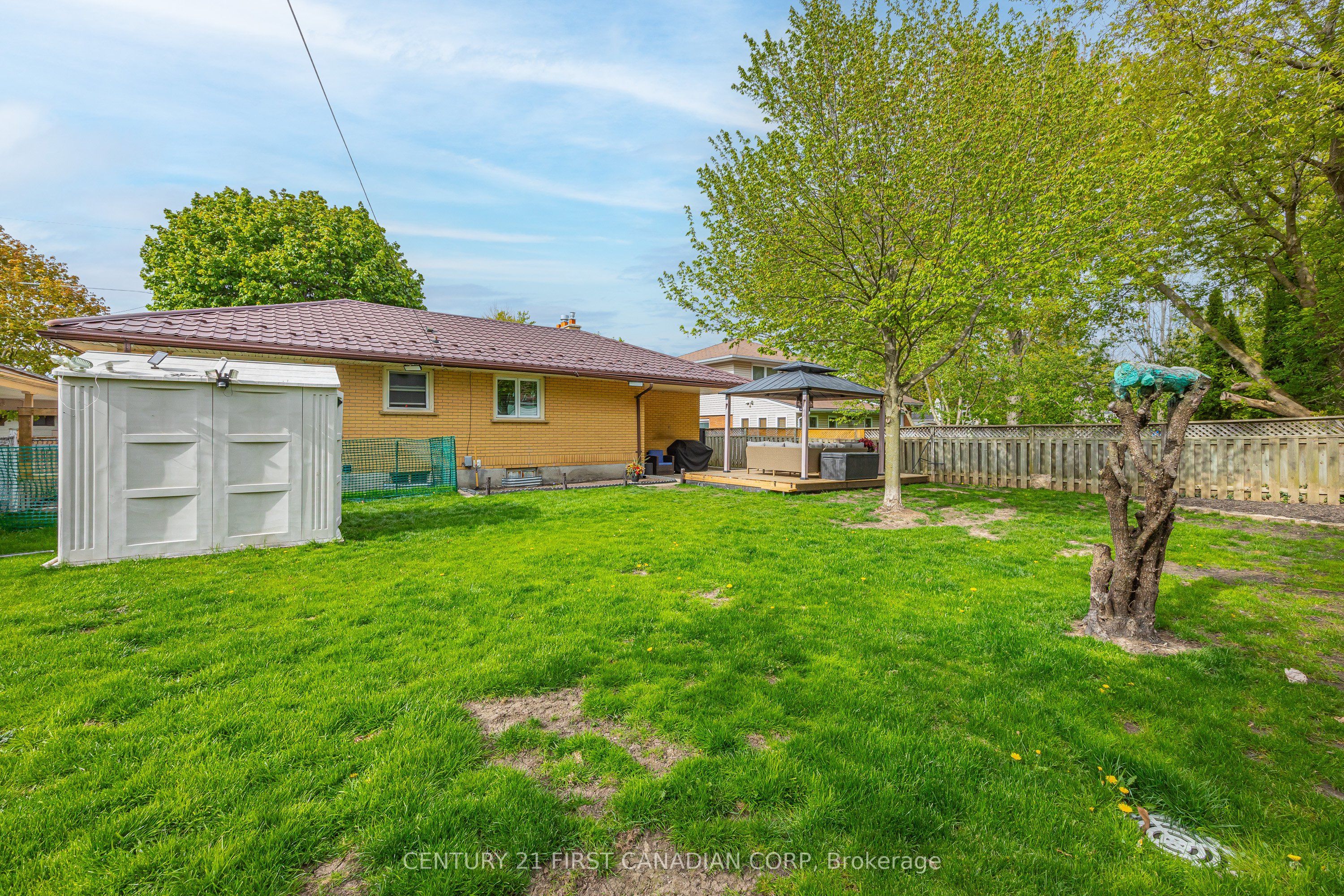 58 Centre Crescent N Property Photo 34