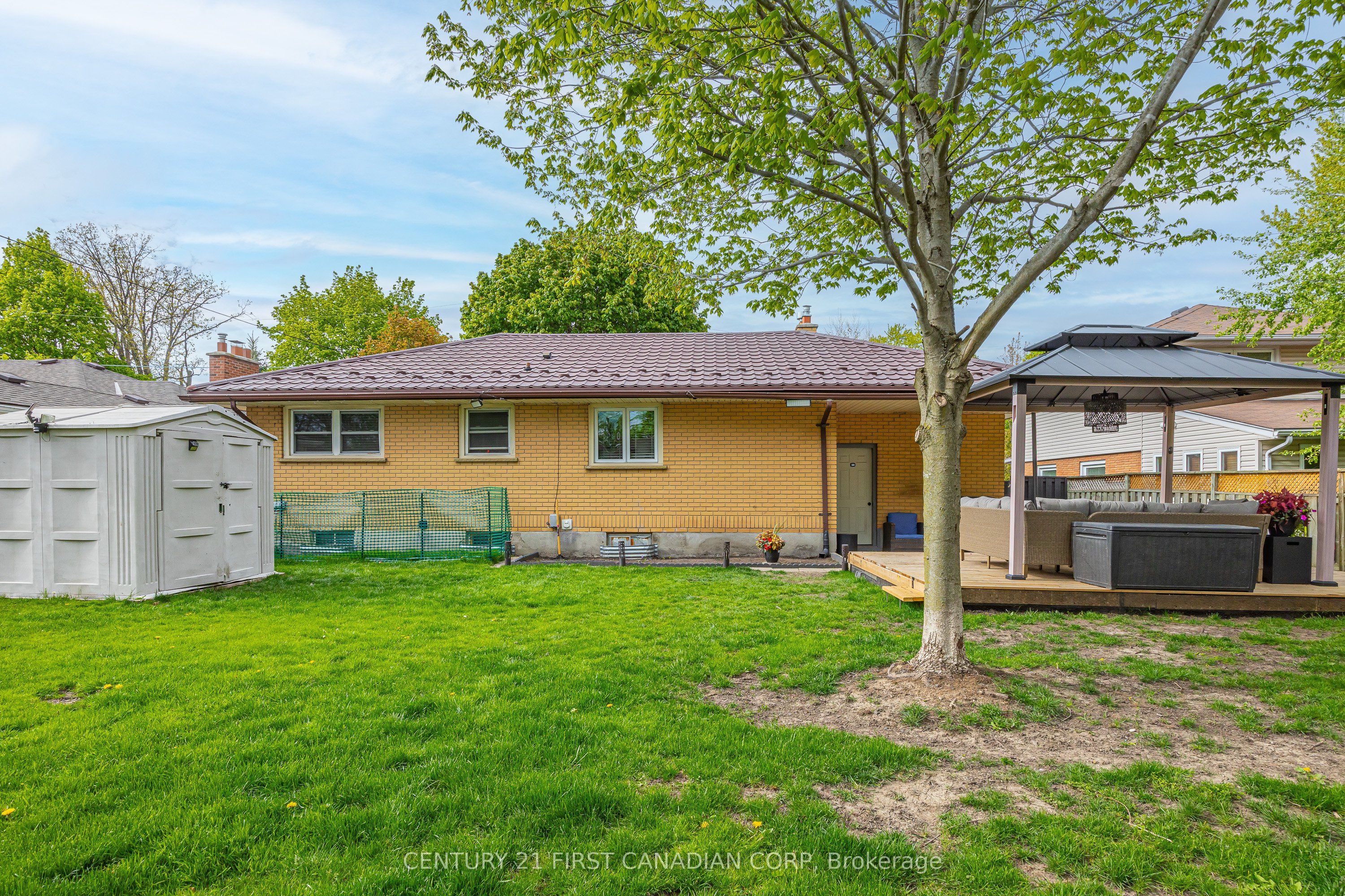 58 Centre Crescent N Property Photo 35